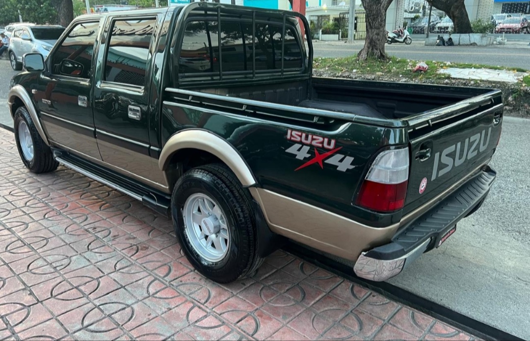 jeepetas y camionetas - Isuzu Kb 4x4 Automática  6