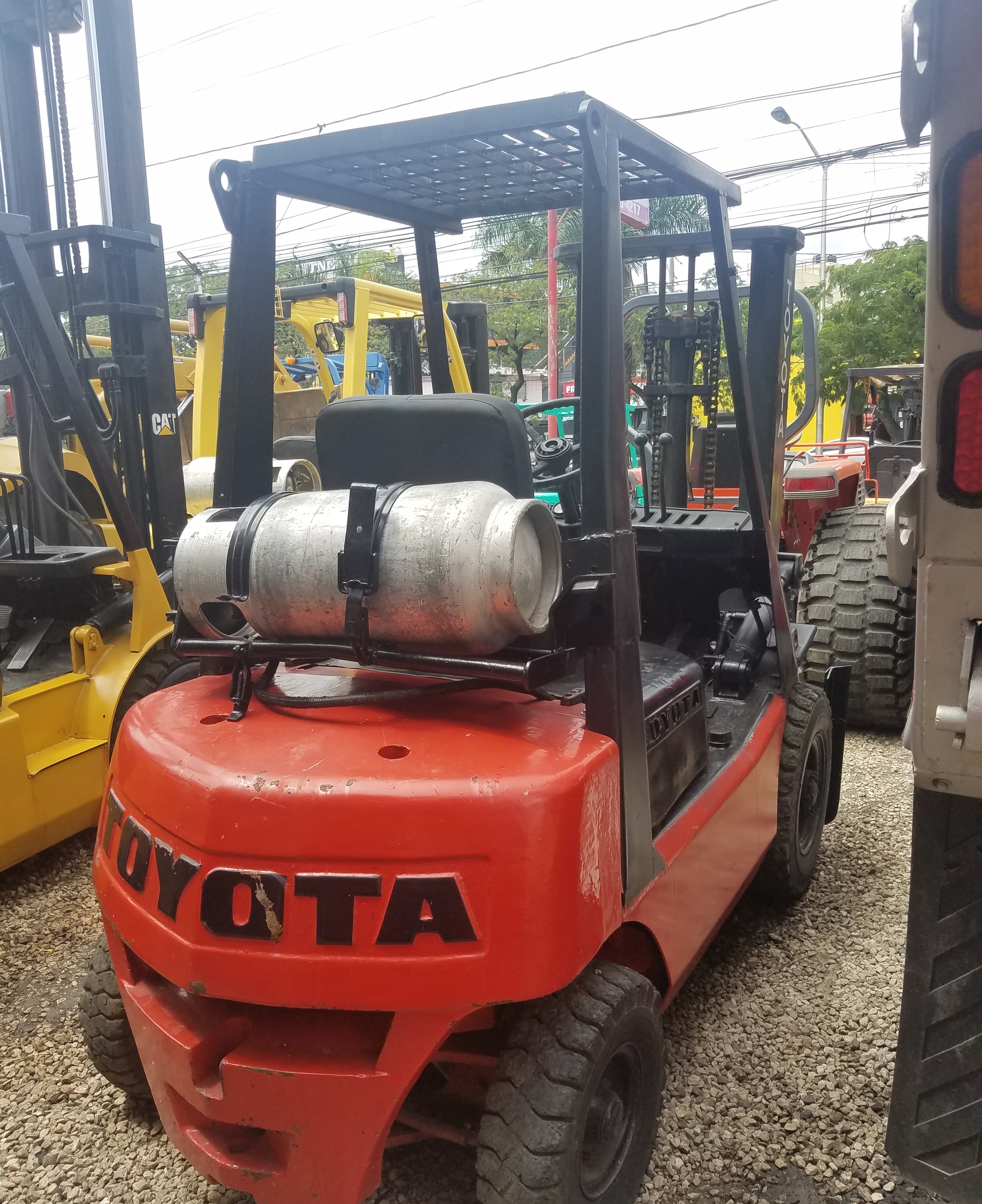 otros vehiculos - montacarga toyota 2.5t 3