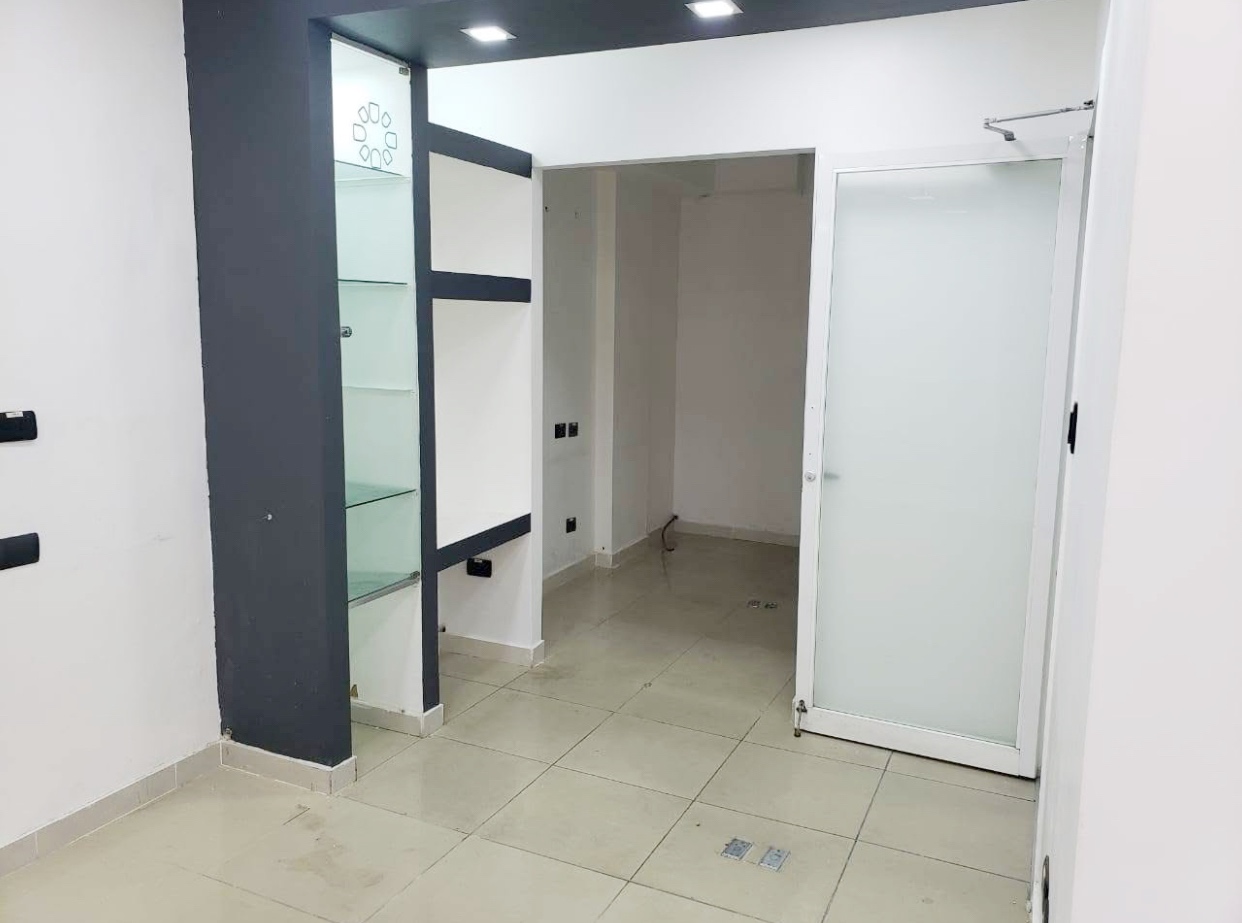oficinas y locales comerciales - Local en venta en Piantini 1