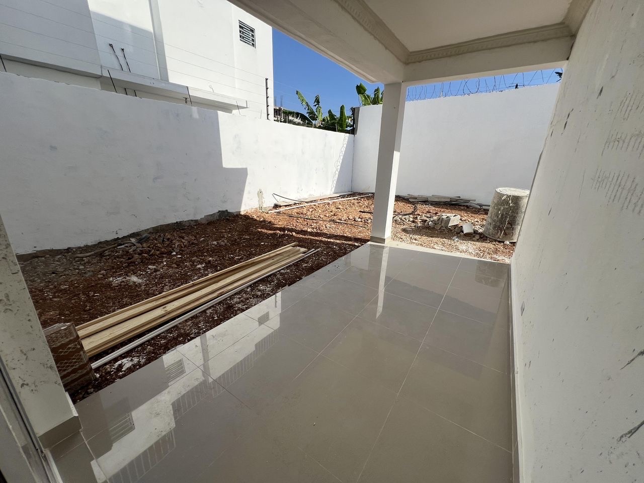 casas - venta de casa con amplio patio en la autopista de san isidro Santo Domingo  1