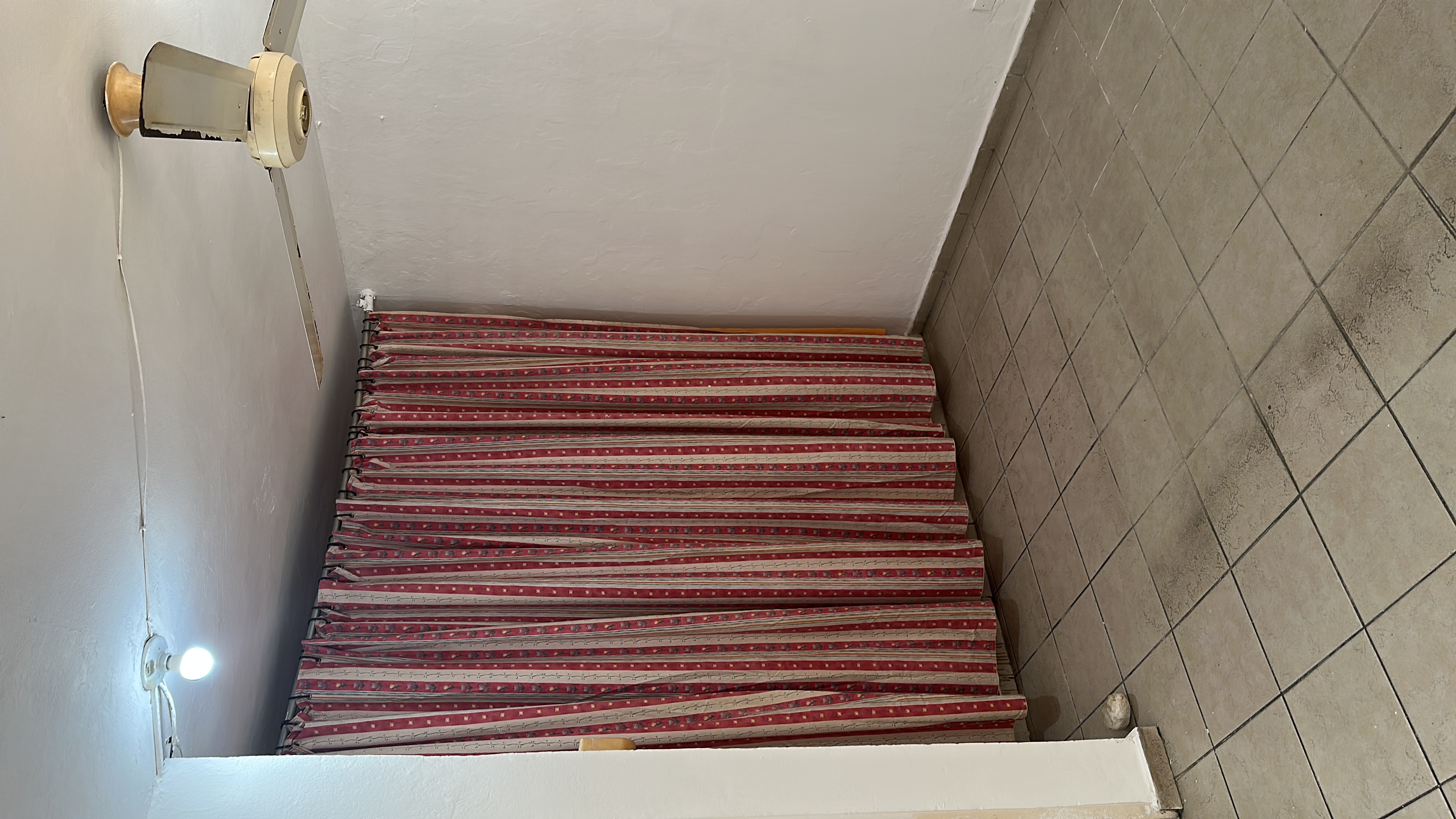 habitaciones y viviendas compartidas - Habitación independiente con baño. El Cacique