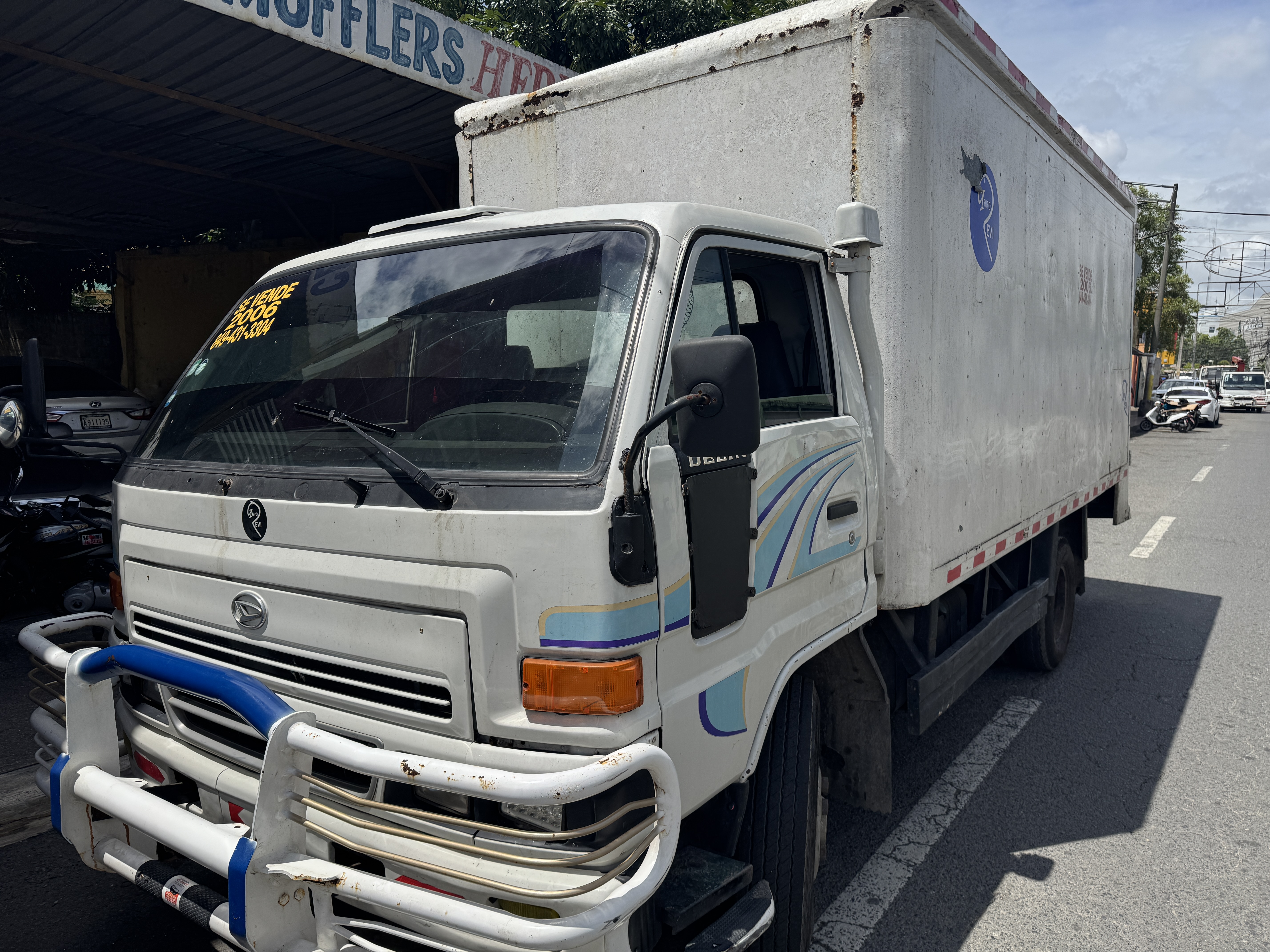 camiones y vehiculos pesados - Daihatsu Con Furgón, cama Larga cara ancha