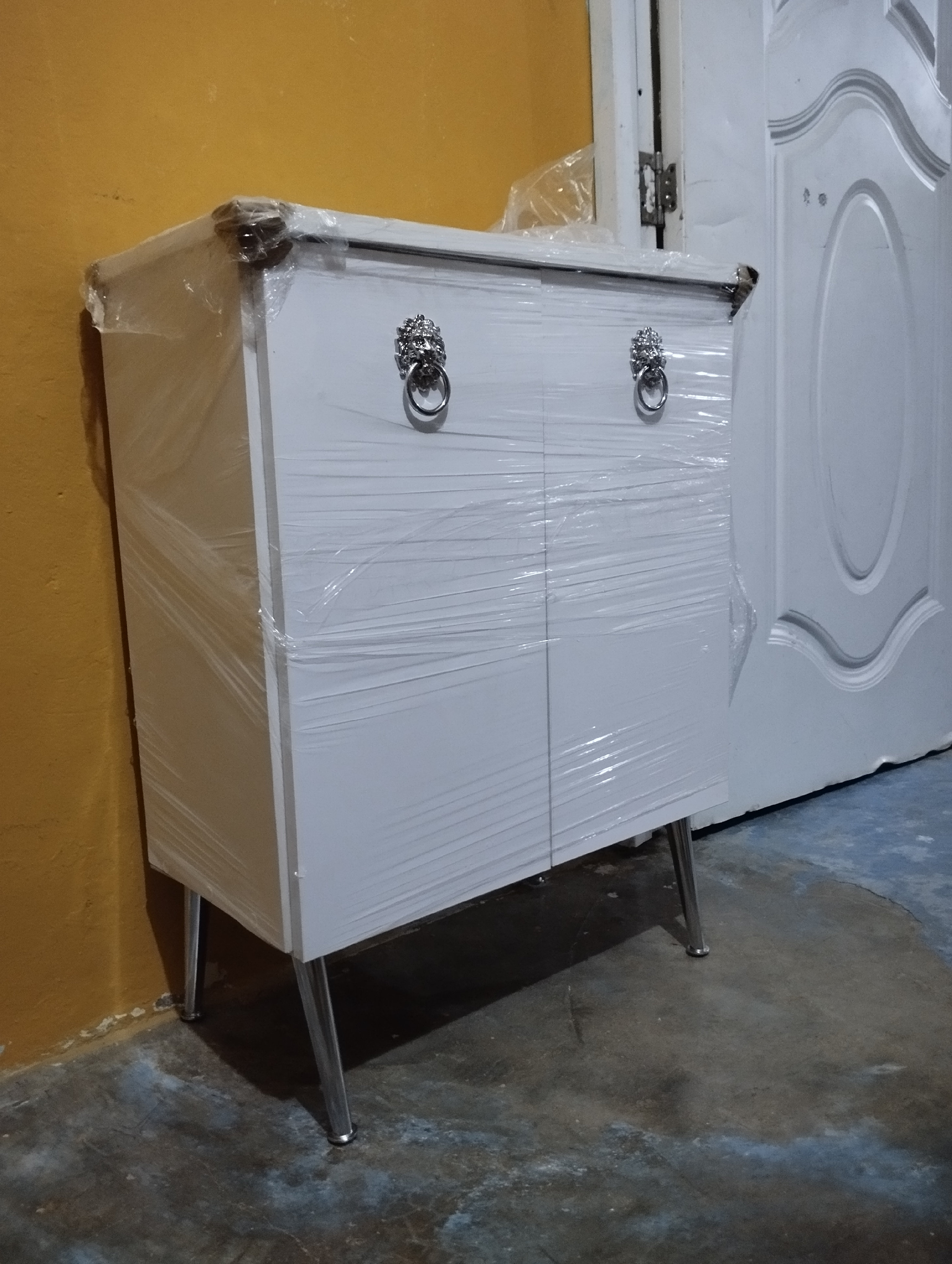 muebles y colchones - Credenza pequeña 