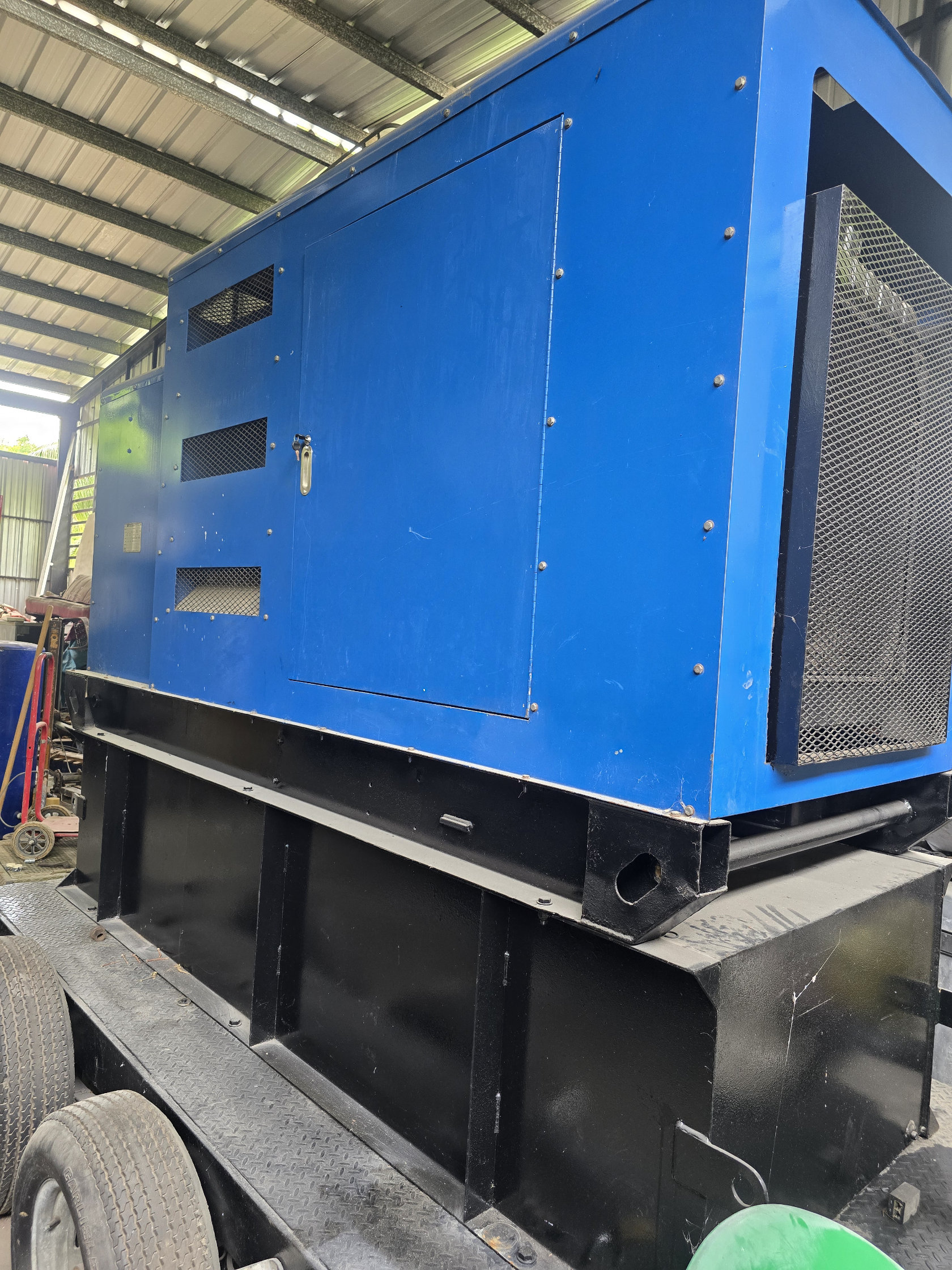 equipos profesionales - Vendo Planta Trifasica de 125 kVA en $540,000 Santo Domingo Norte  0