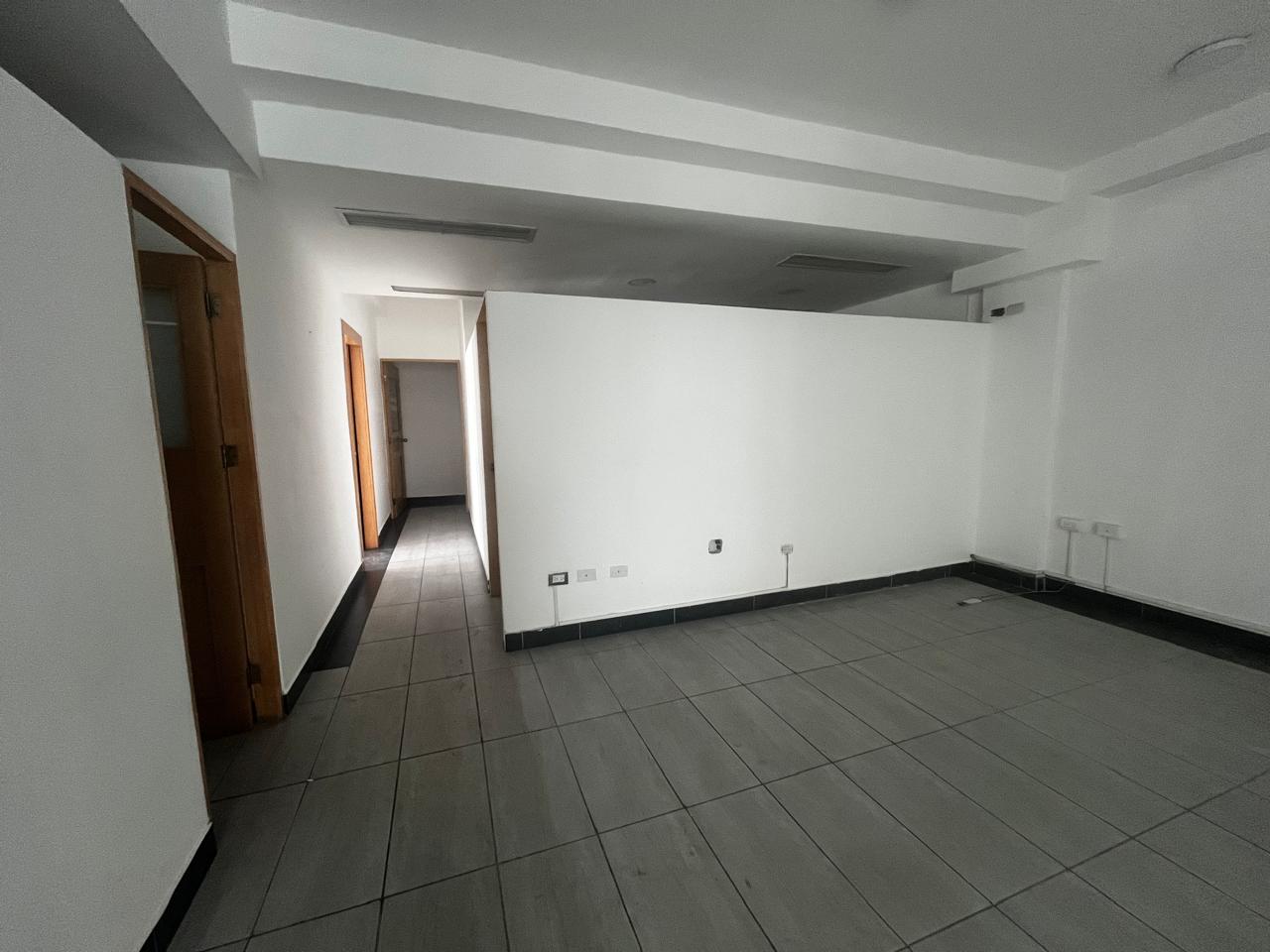 oficinas y locales comerciales - Oficina Alquiler Naco de 120 m2 – Segundo Nivel  8