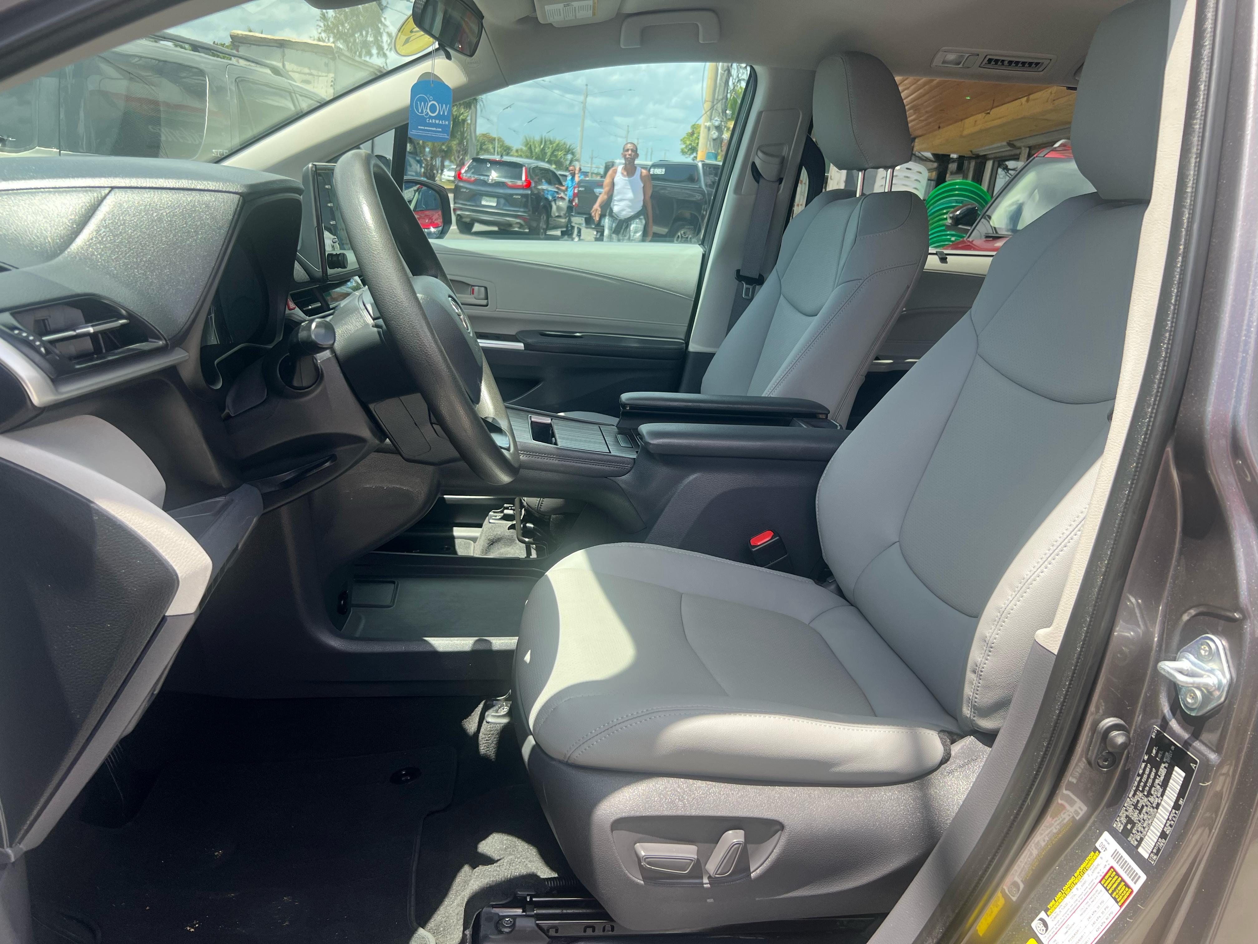 jeepetas y camionetas - Toyota Sienna LE 2021 7