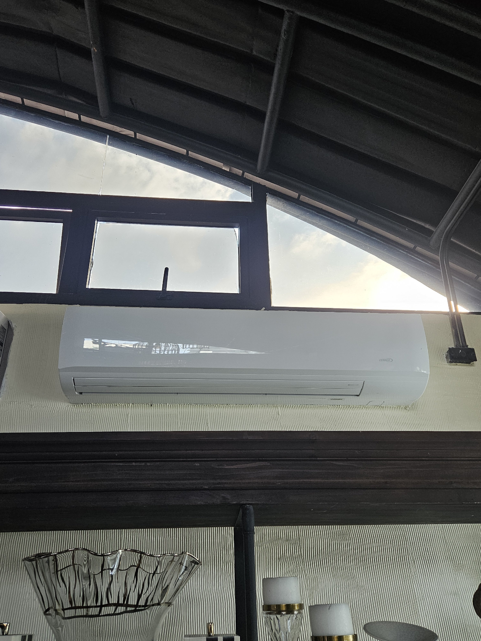 aires acondicionados y abanicos - Aire Acondicionado Split Lennox – 36,000 BTU On/Off (220V) 1