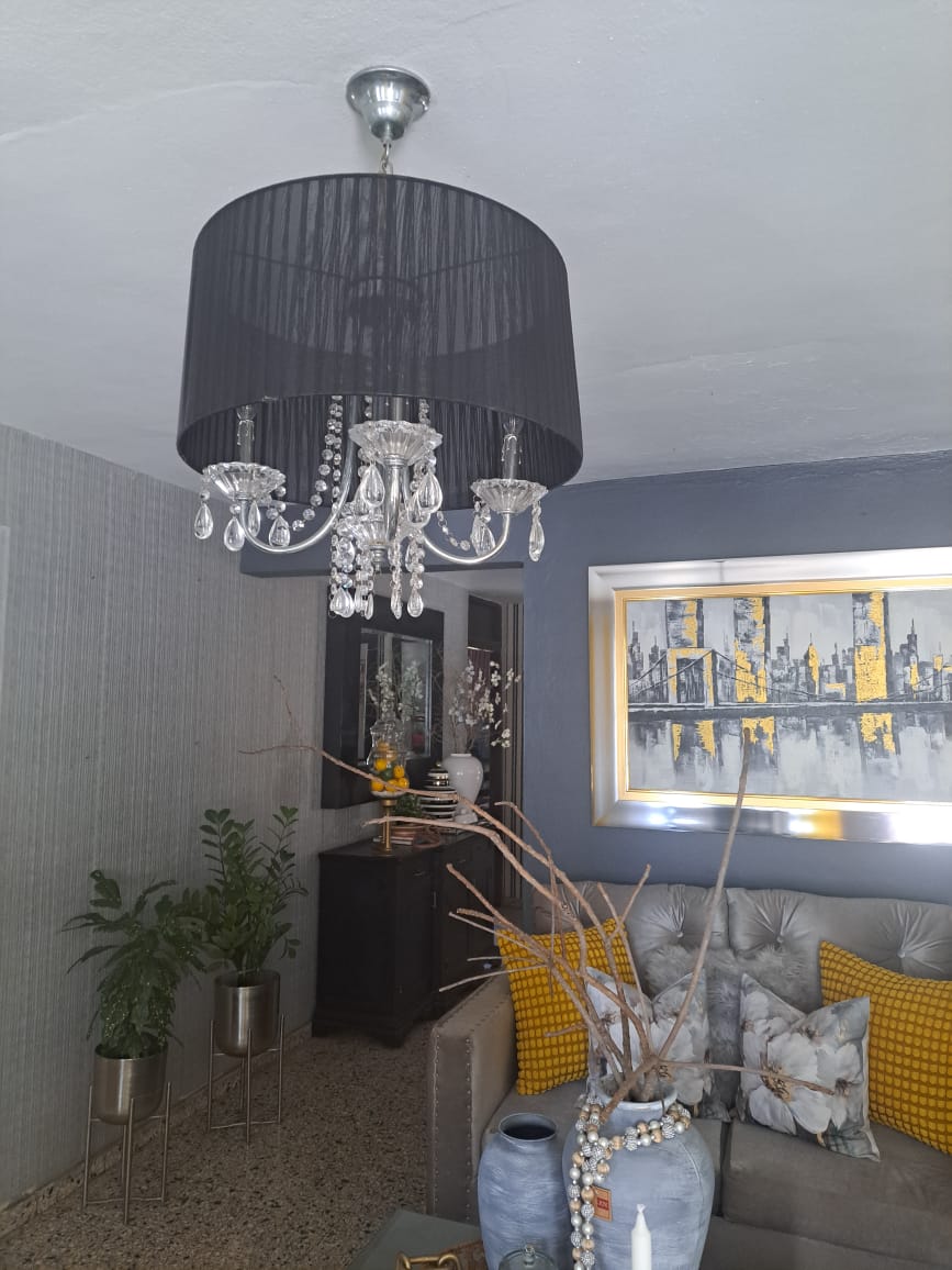decoración y accesorios - Lámpara con pantalla negra  1
