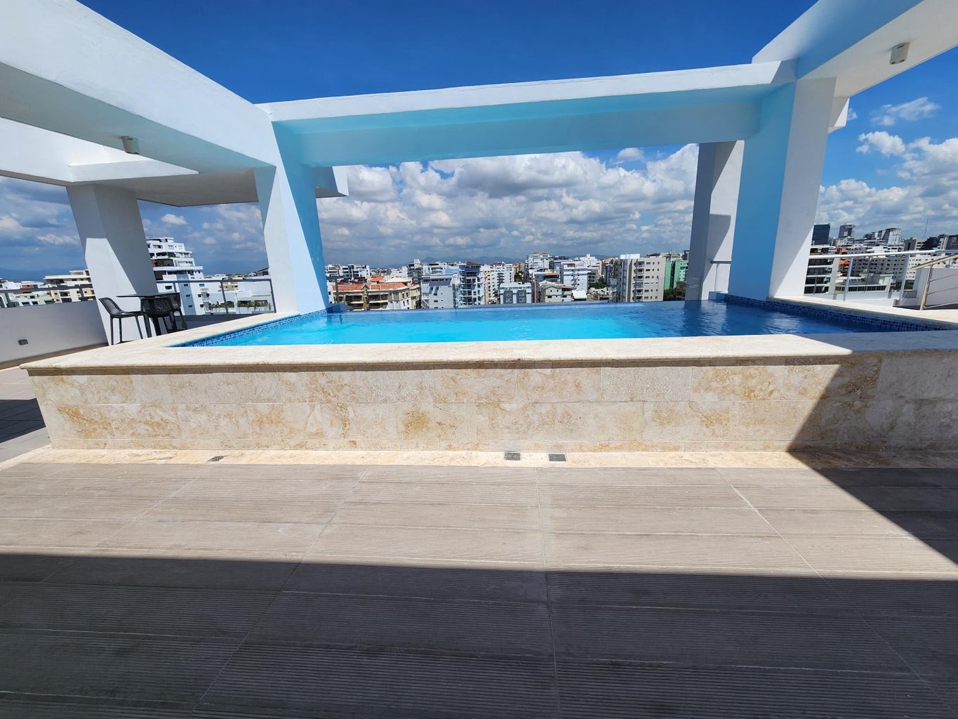 apartamentos - Apartamento Amueblado de 95 mts2 en Alquiler Evaristo Morales Dos Habitaciones. 5