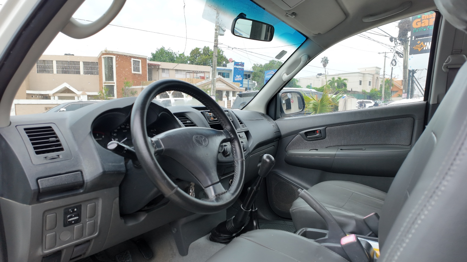 jeepetas y camionetas - TOYOTA HILUX 2012 3
