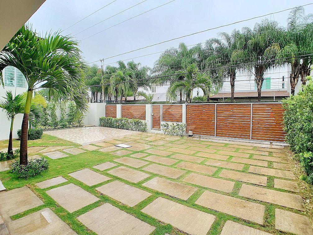 casas - CASA EN RENTA EN LAS CARMELITAS SANTIAGO