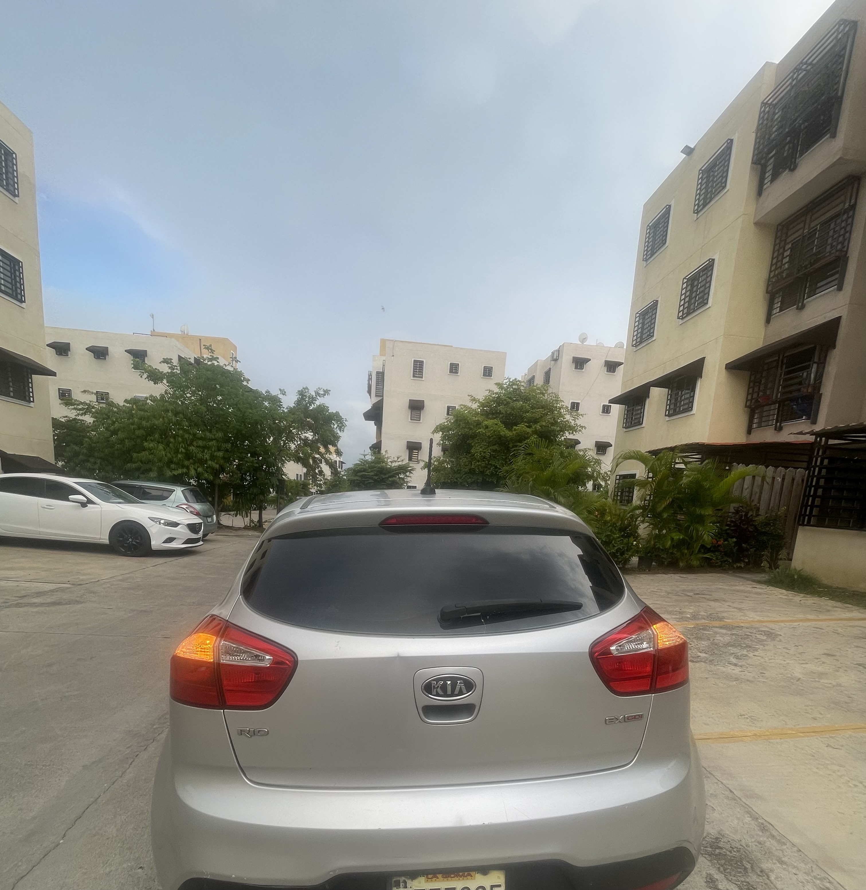 carros - Kia Río EX 2012, tipo hatchback  1