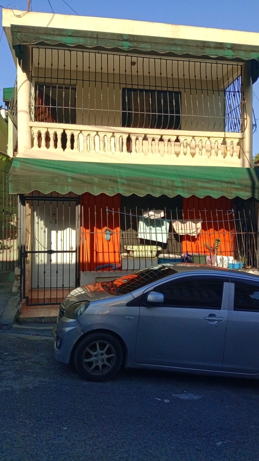 casas - la casa es de 2 nivele y está en 45 mil dólares número de WhatsApp 7868817593 2