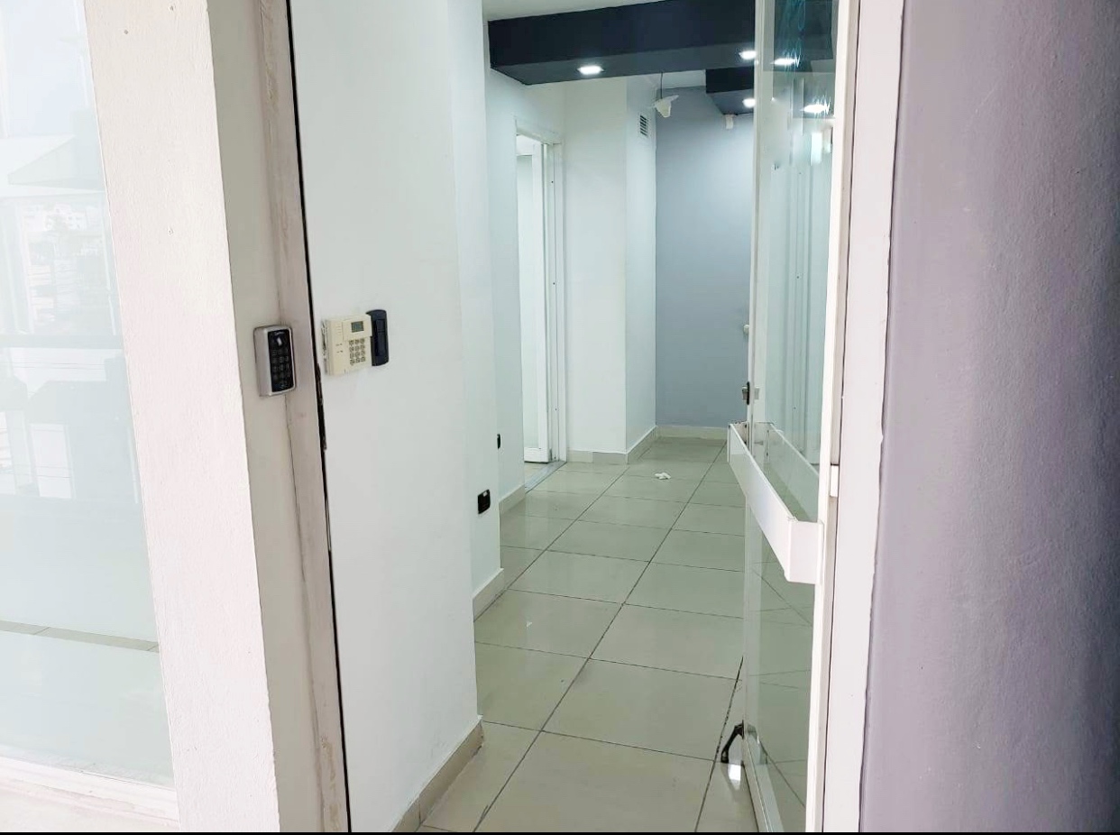 oficinas y locales comerciales - Local en venta en Piantini 3