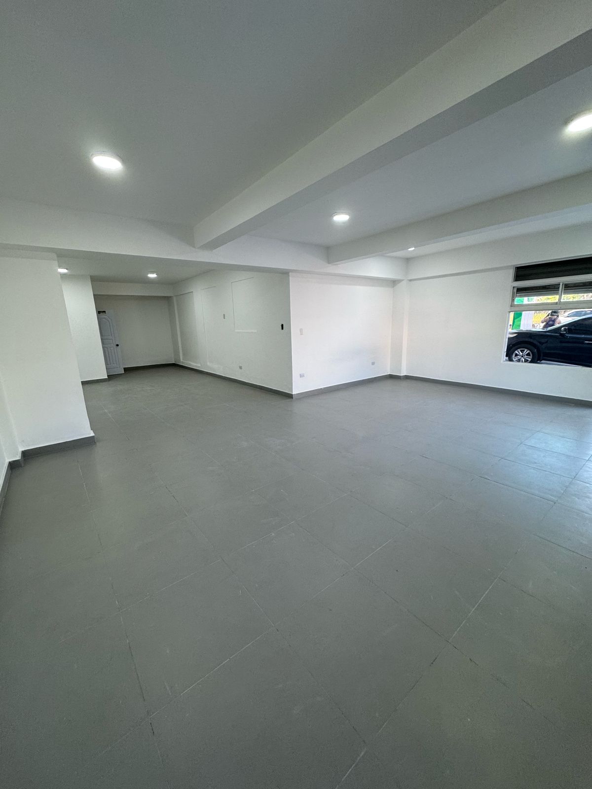 oficinas y locales comerciales - Local Comerial En Las Praderas de 80 MTS y 2 Parqu 3