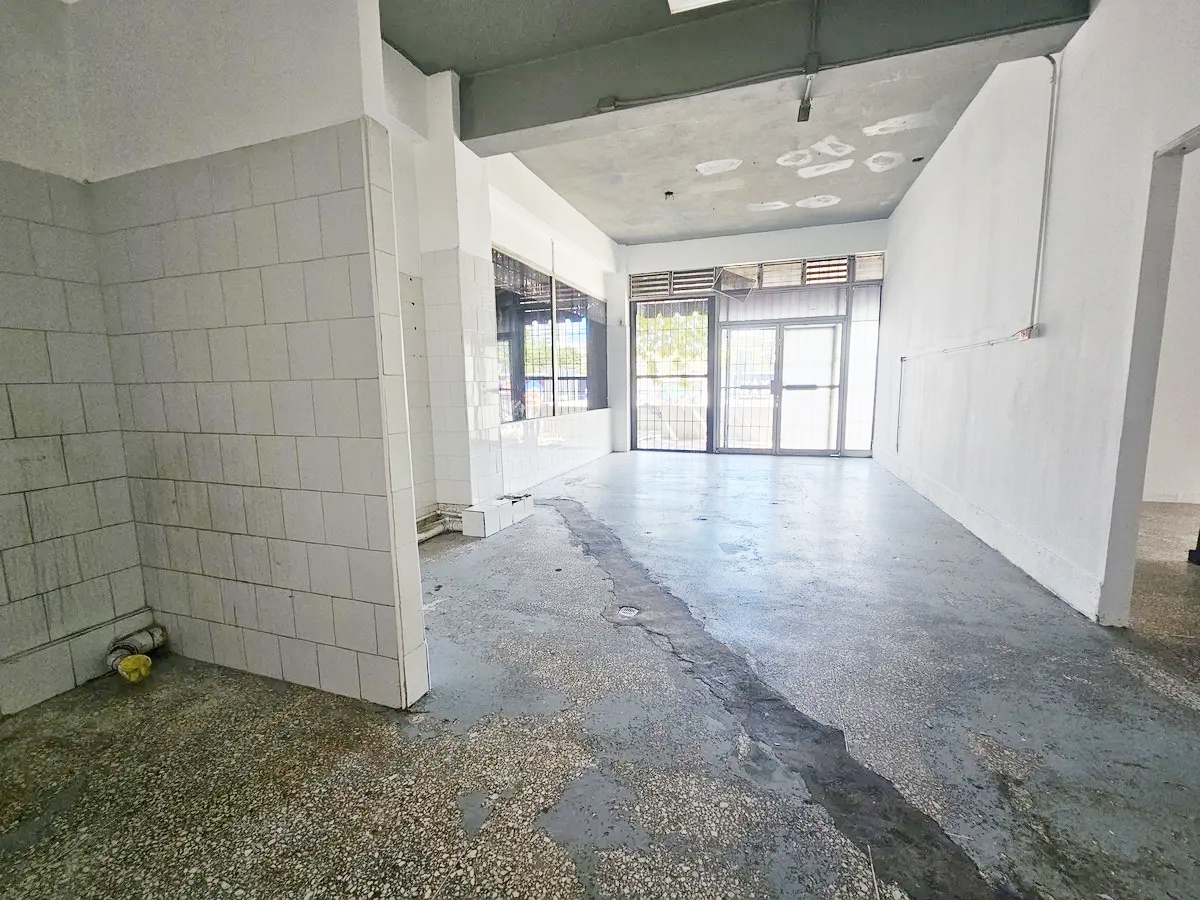 oficinas y locales comerciales - Local en la Esperilla 7