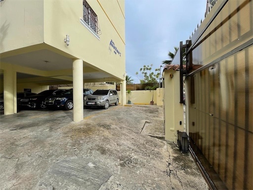 apartamentos - Venta de apartamento en alma rosa 1 con 2 parqueos y 132mts Santo Domingo  4