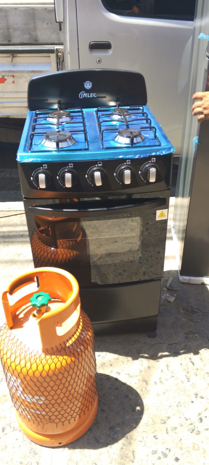cocina - estufa y tanque de gas  0