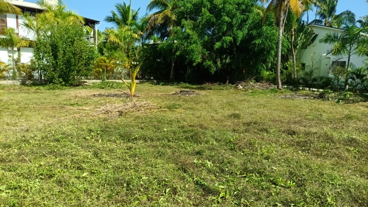 solares y terrenos - se vende solar en las terrenas muy cerca de una hermosa playa. proyecto cerrado  3