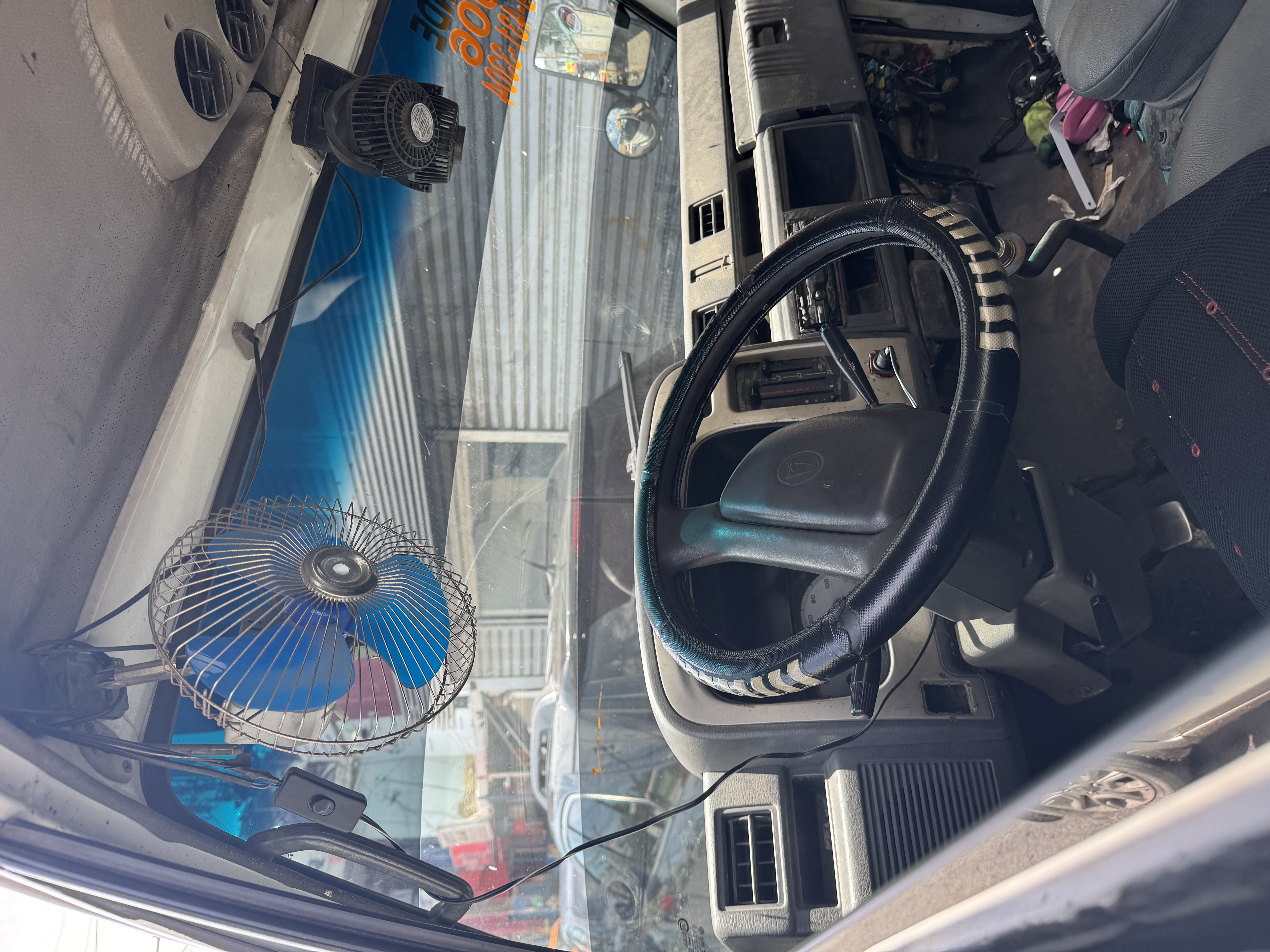 camiones y vehiculos pesados - Daihatsu Con Furgón, cama Larga cara ancha 2