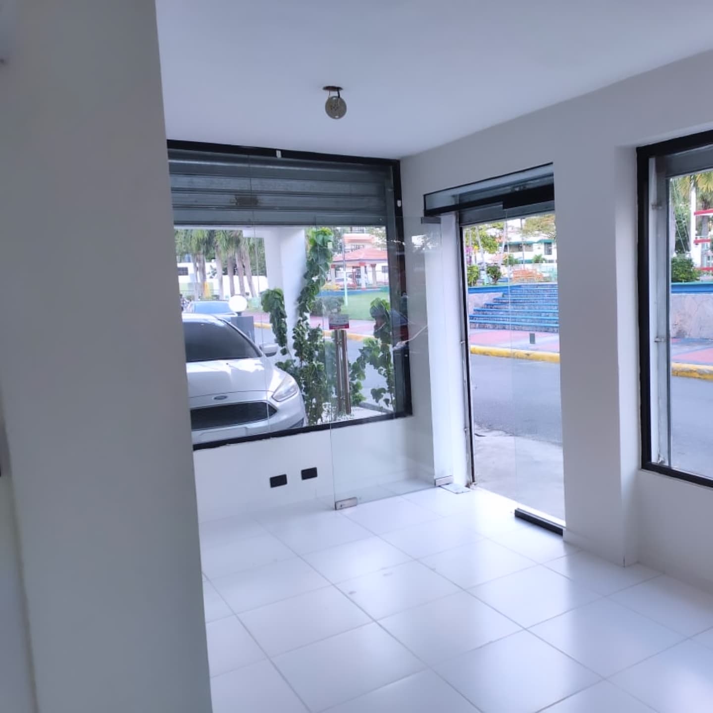 oficinas y locales comerciales - Local Comercial Urb. Italia 3