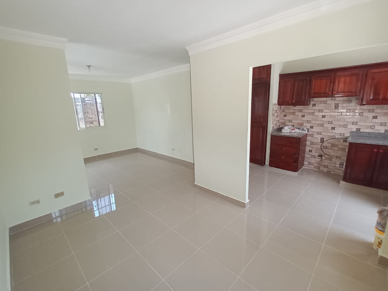 casas - Se alquila amplia casa  en Residencial Hispanio 1
