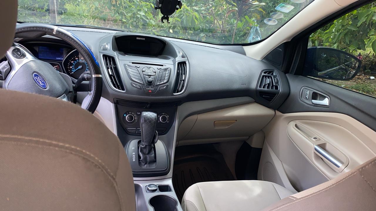 jeepetas y camionetas - Vendo Ford escape en muy buenas condiciones 2014  4