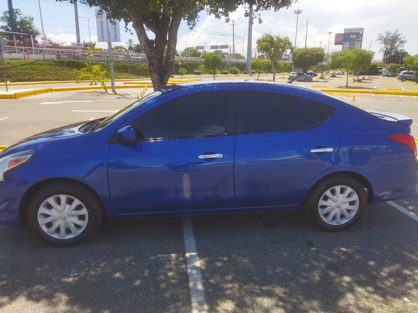 carros - Nissan versa azul 2015 400000 9