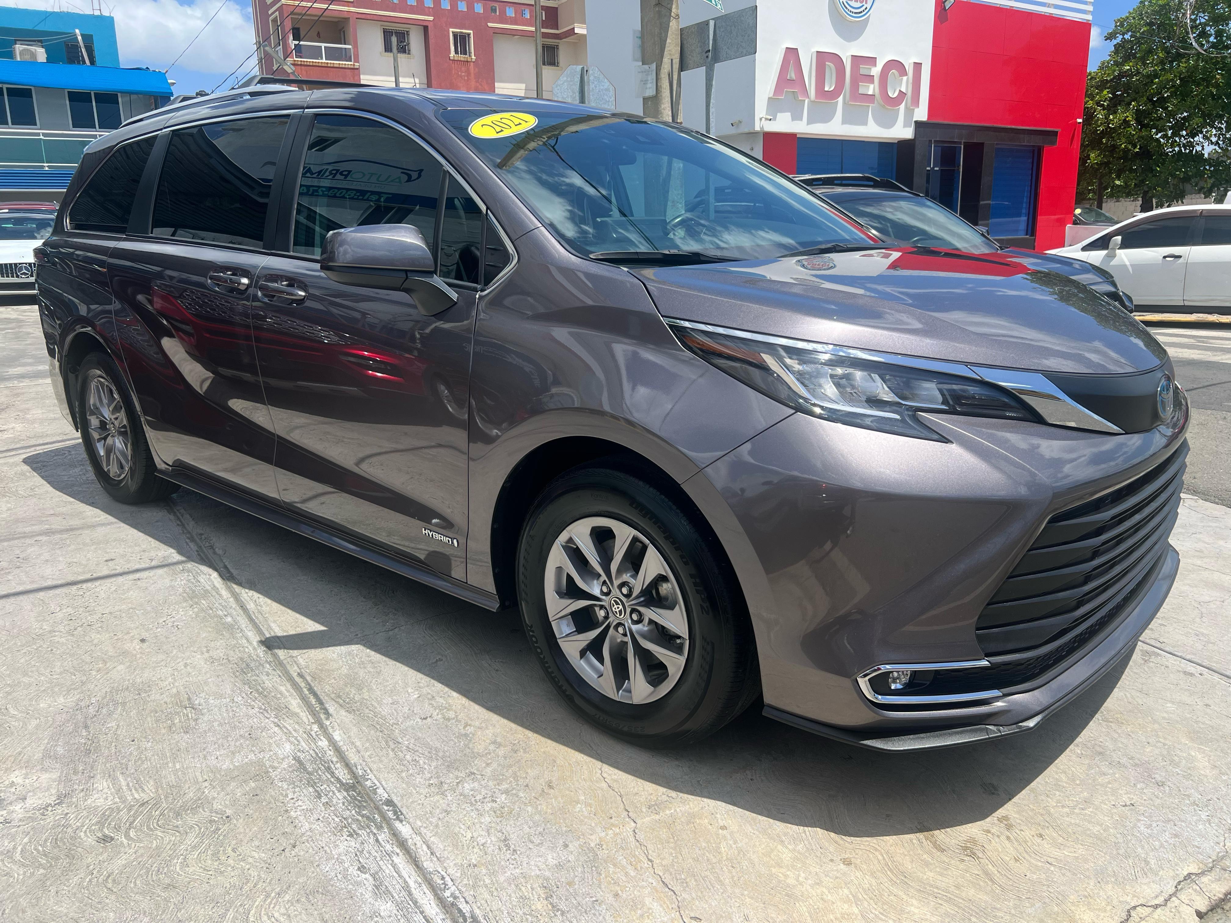 jeepetas y camionetas - Toyota Sienna LE 2021 9