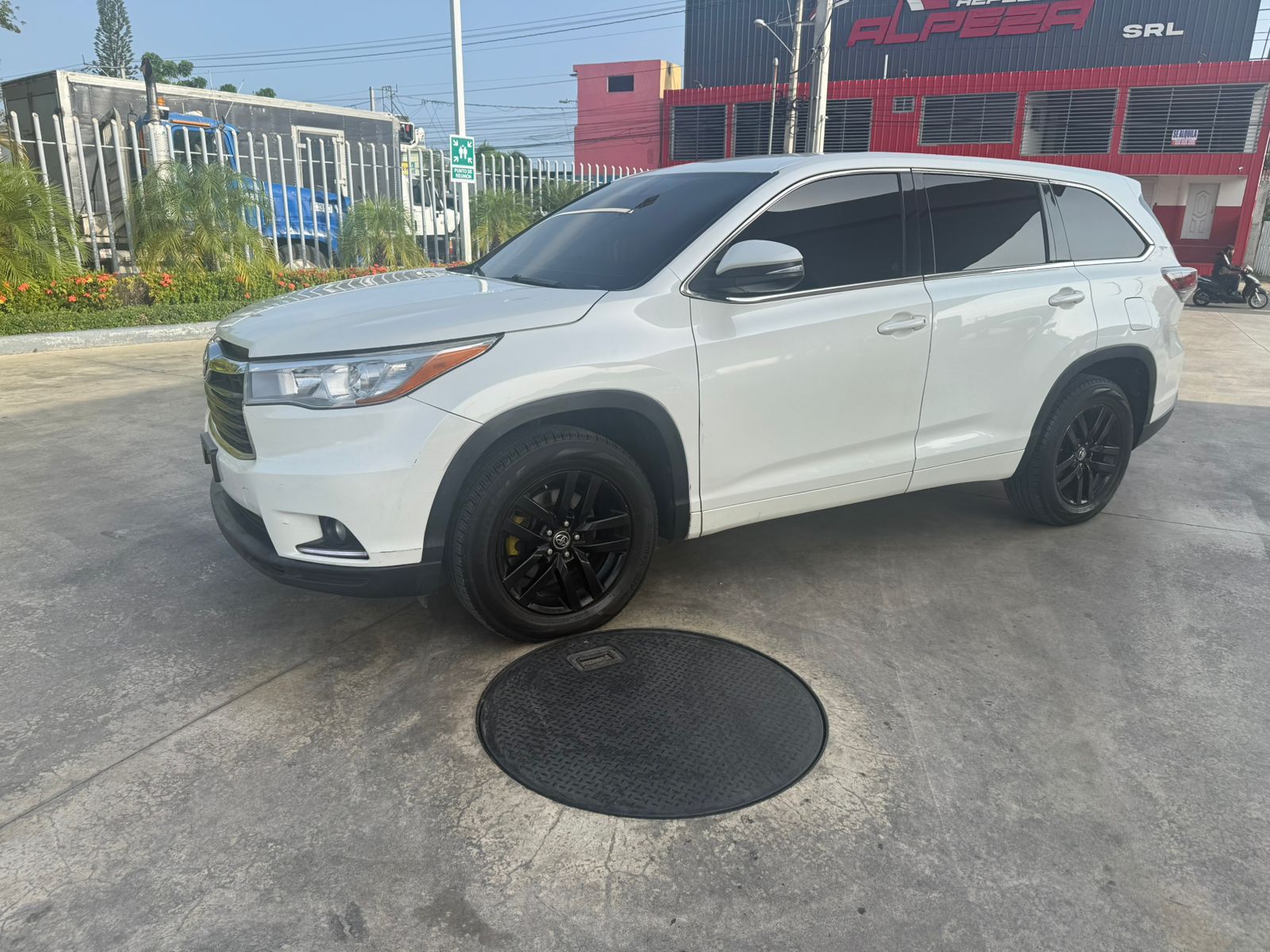 jeepetas y camionetas - Toyota higlander le 2016 4