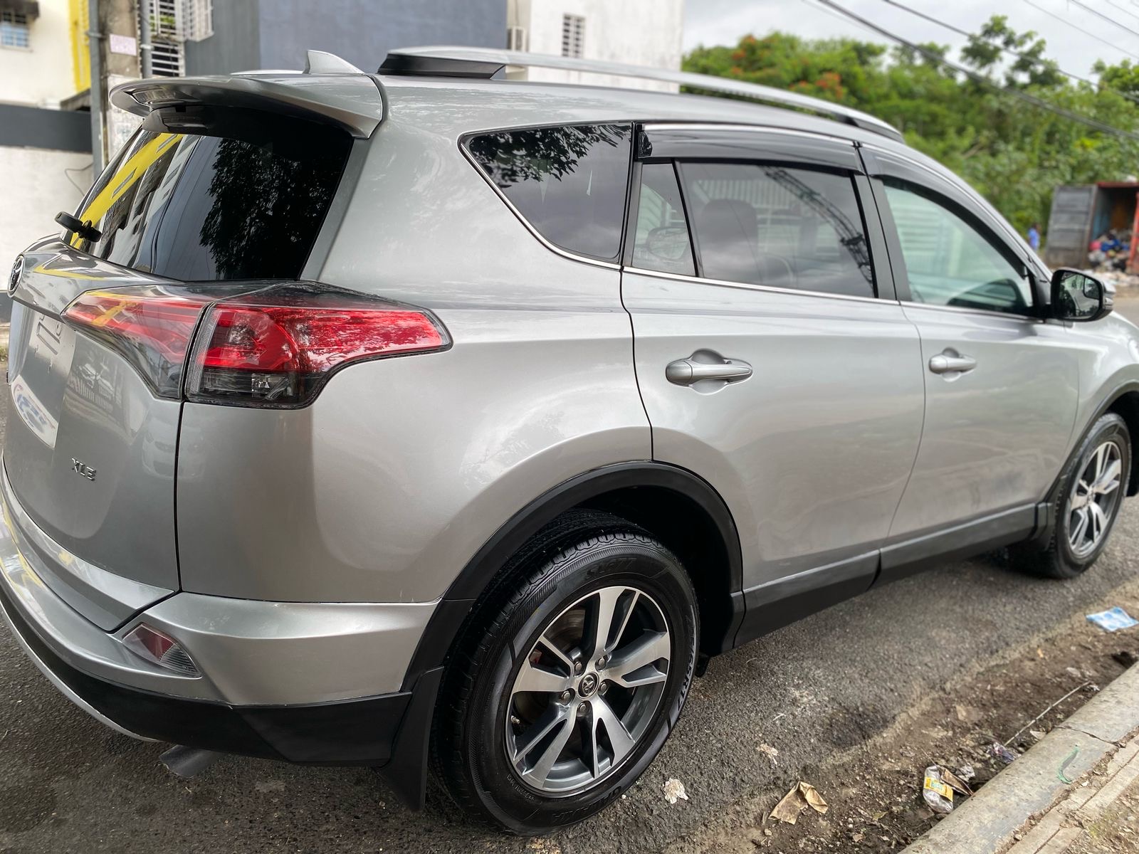 jeepetas y camionetas - Toyota Rav4 xle 2016 3