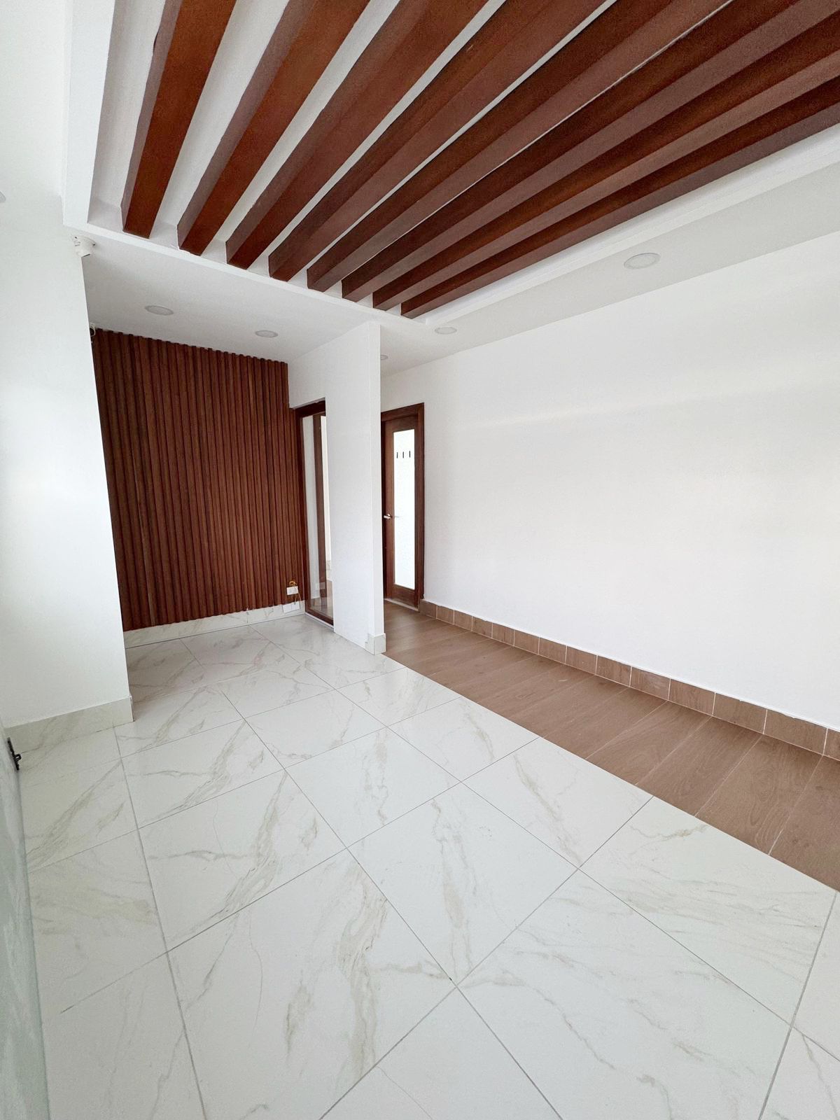 oficinas y locales comerciales - Local céntrico en Piantini  6