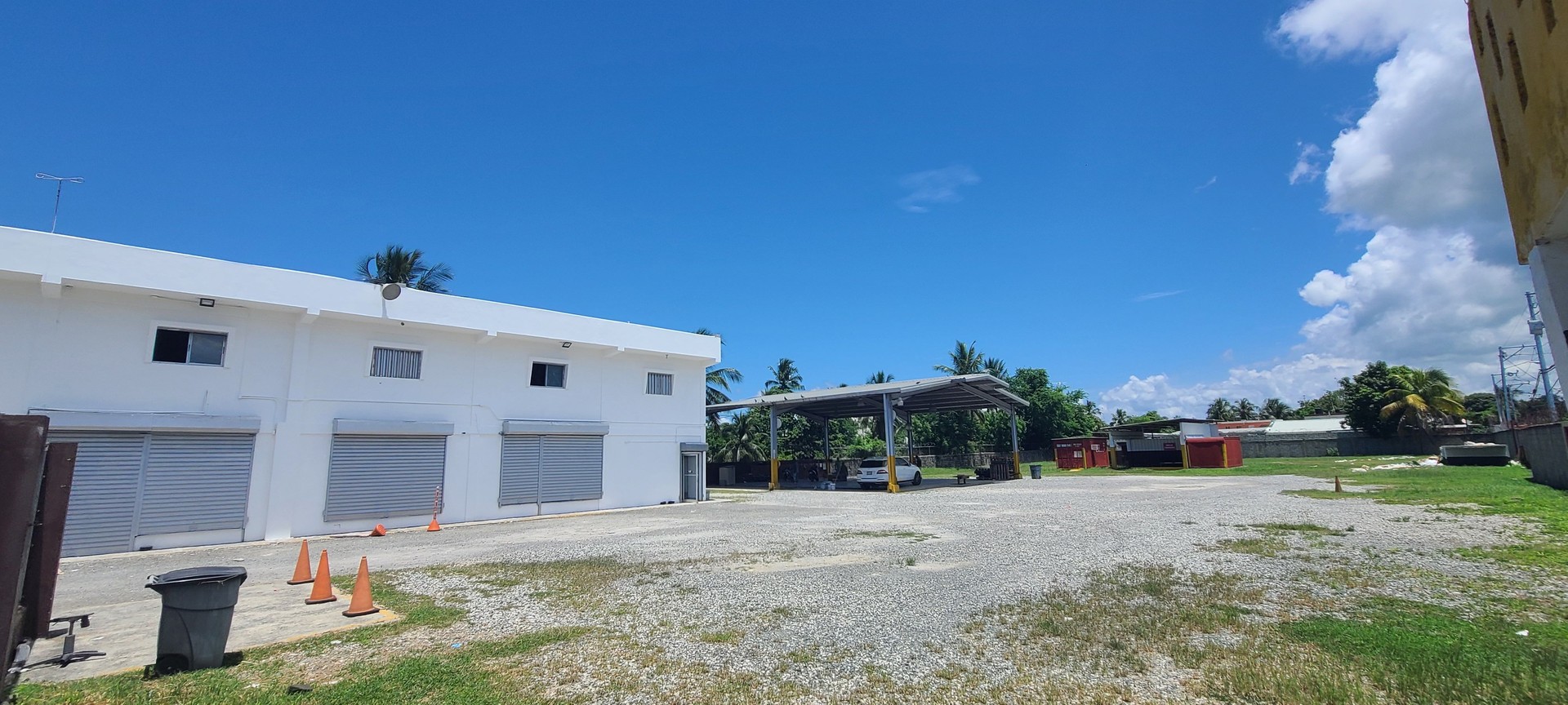 oficinas y locales comerciales - Local comercial en venta y alquiler en La Caleta, Boca Chica de 690m2 1