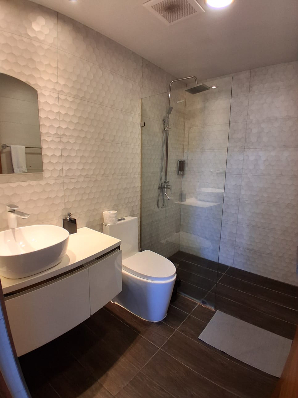 apartamentos - Apartamento Amueblado en piantini    US$ 2,400  6