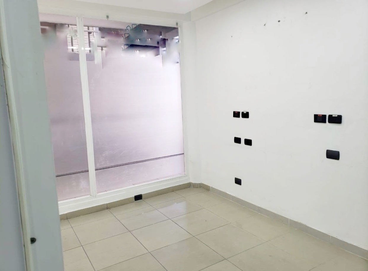 oficinas y locales comerciales - Local en venta en Piantini 4