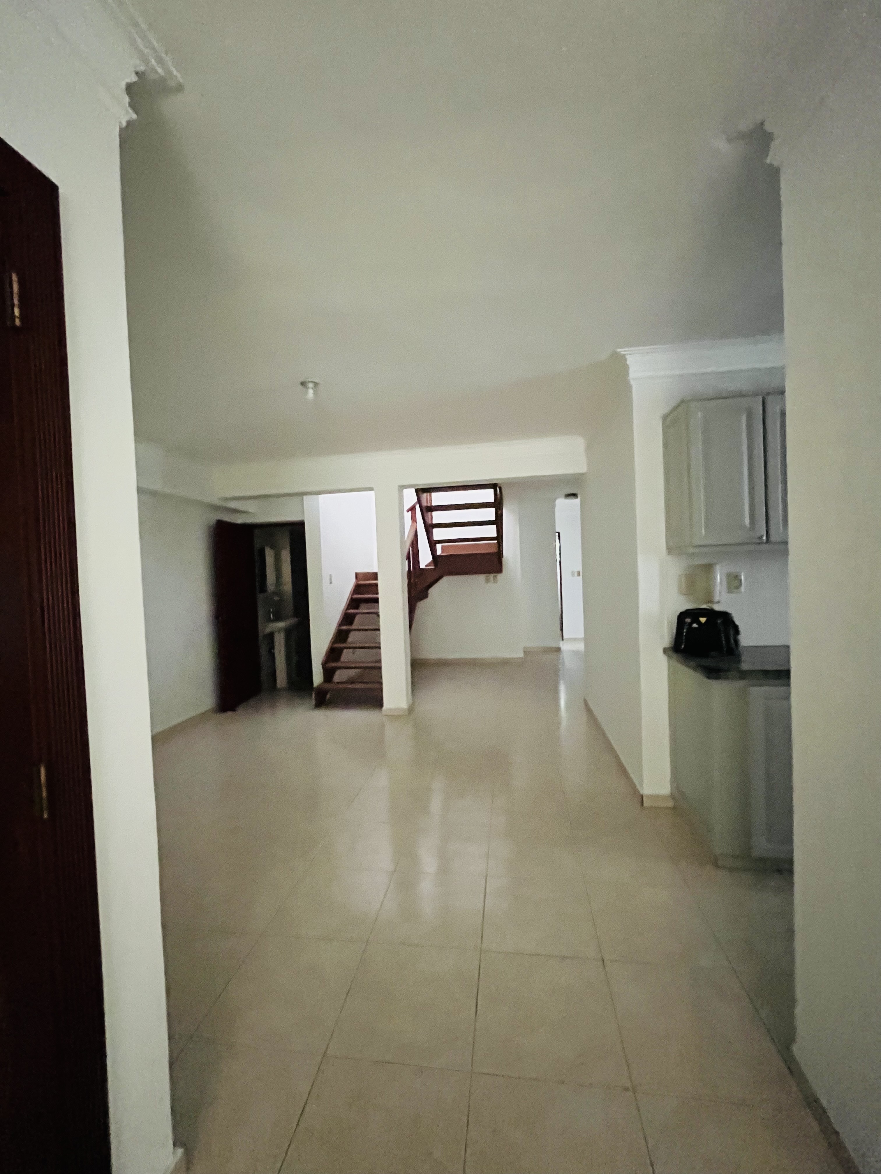 apartamentos - Alquilo Penthouse clásico sin ascensor en Evaristo Morales, zona céntrica. 1