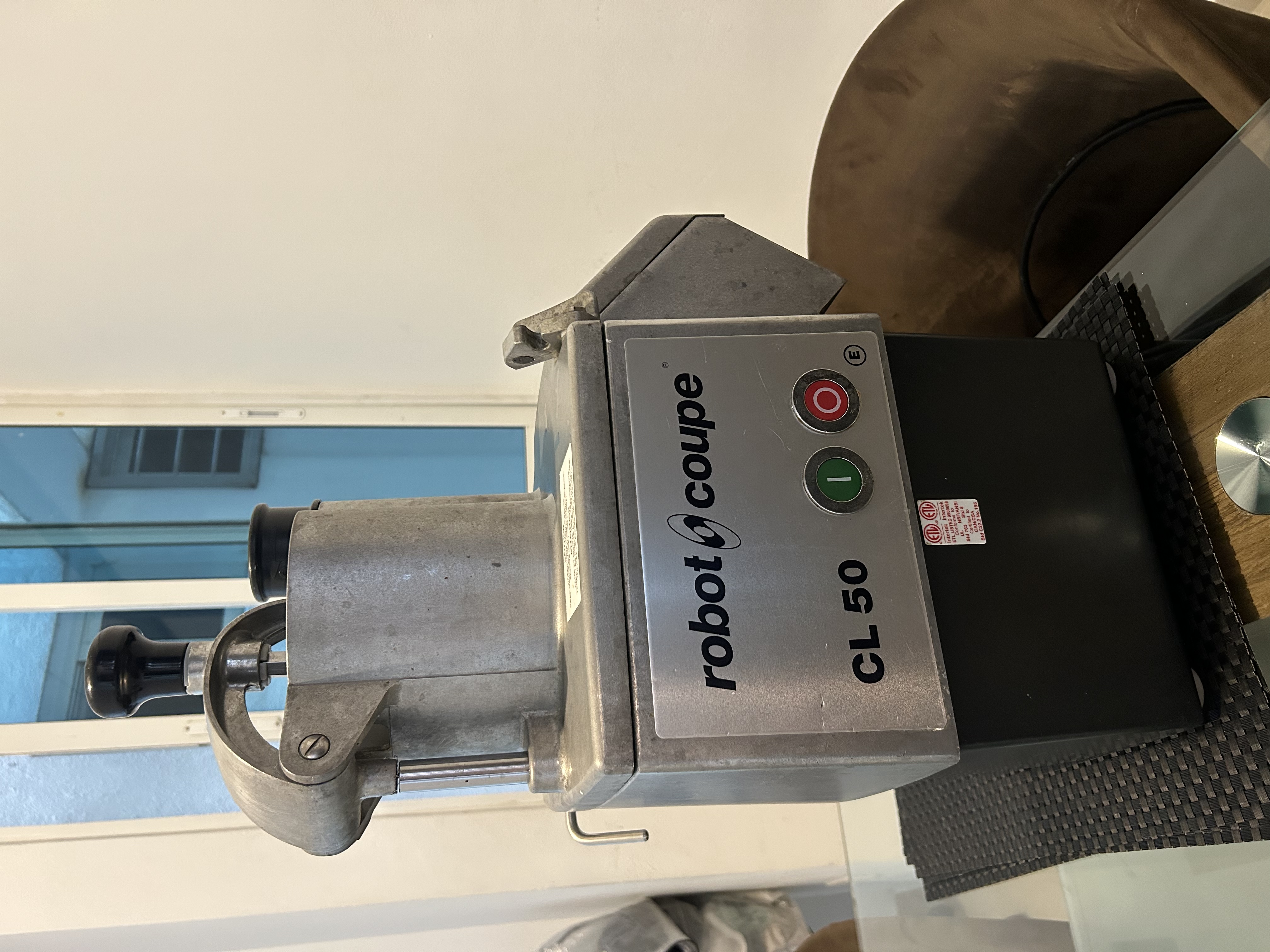 equipos profesionales - Procesador y cortador de vegetales industrial

Robot Coupe CL 50 , NUEVO  3