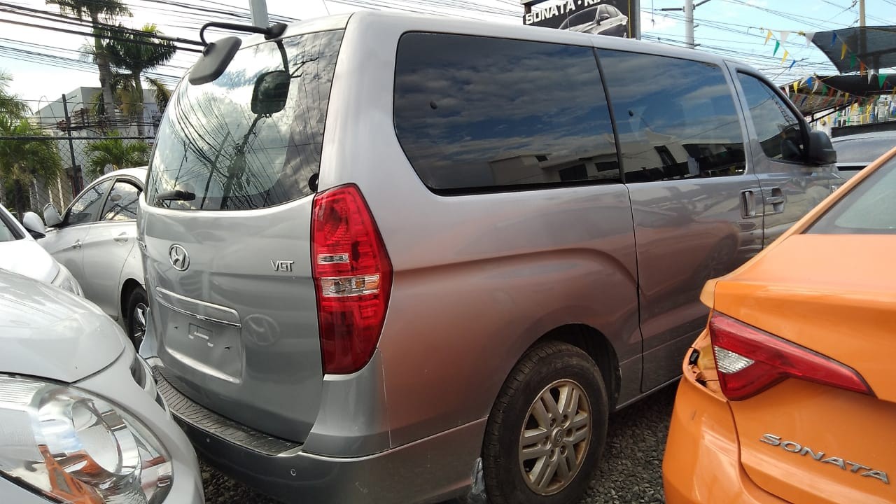 jeepetas y camionetas - HYUNDAI GRAND STAREX CAJA VIEJA 2018 GRIS  6