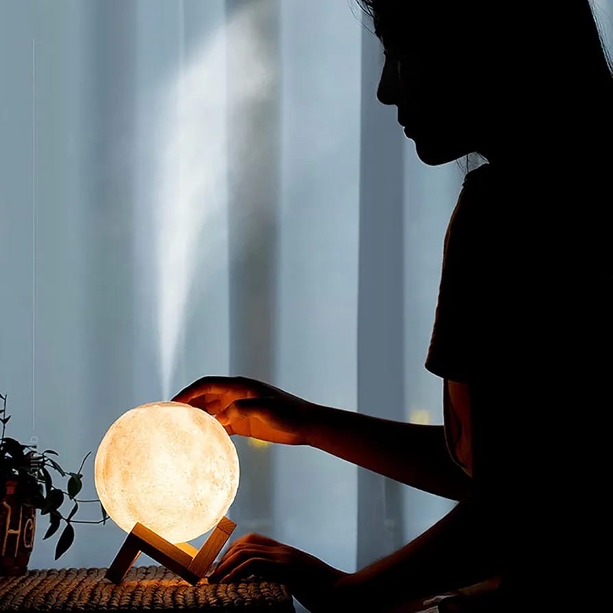 decoración y accesorios - Lámpara lunar con humidificador de oleres y multi color  1