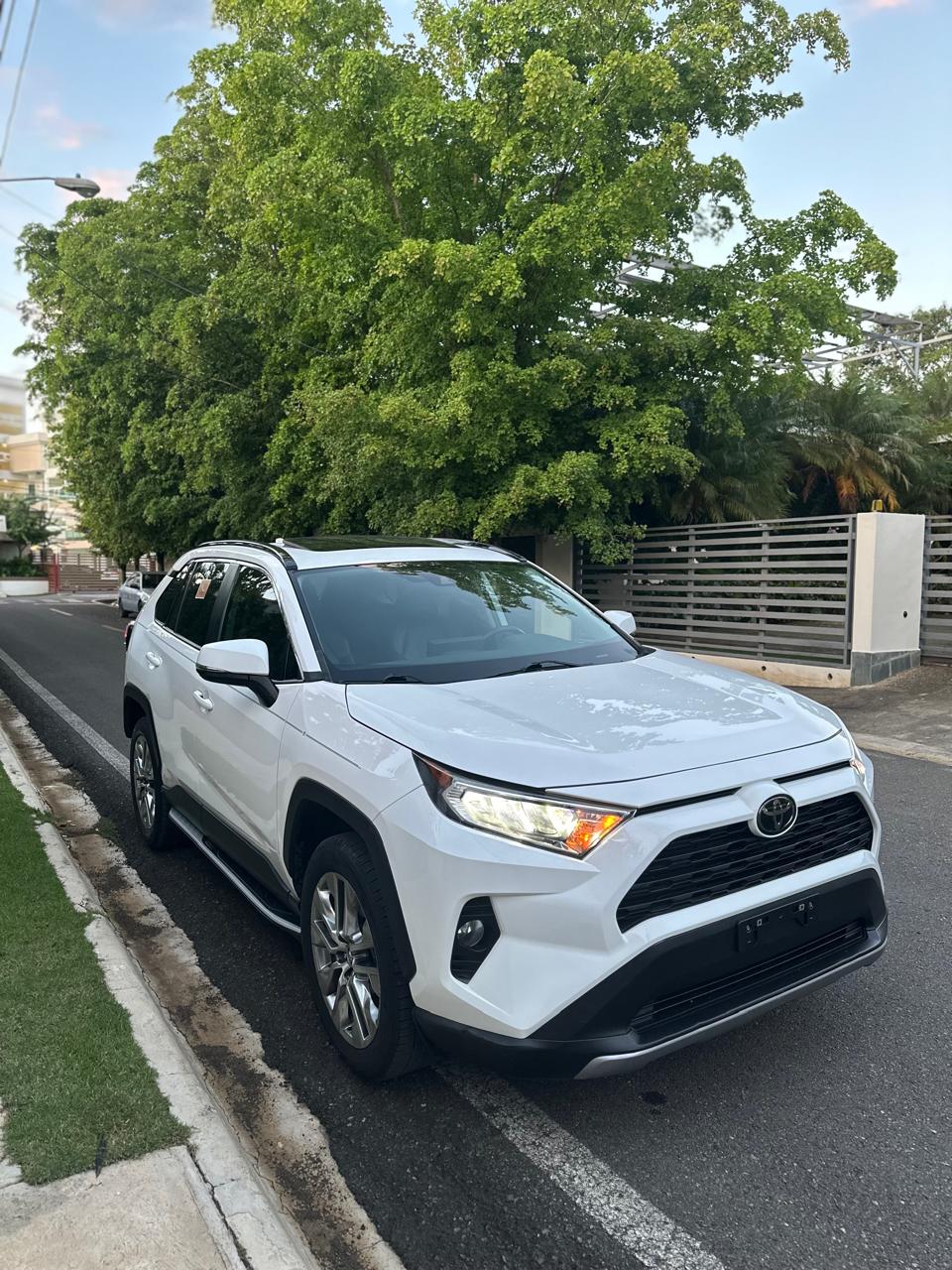 jeepetas y camionetas - Toyota rav4 2019 xle premium  6