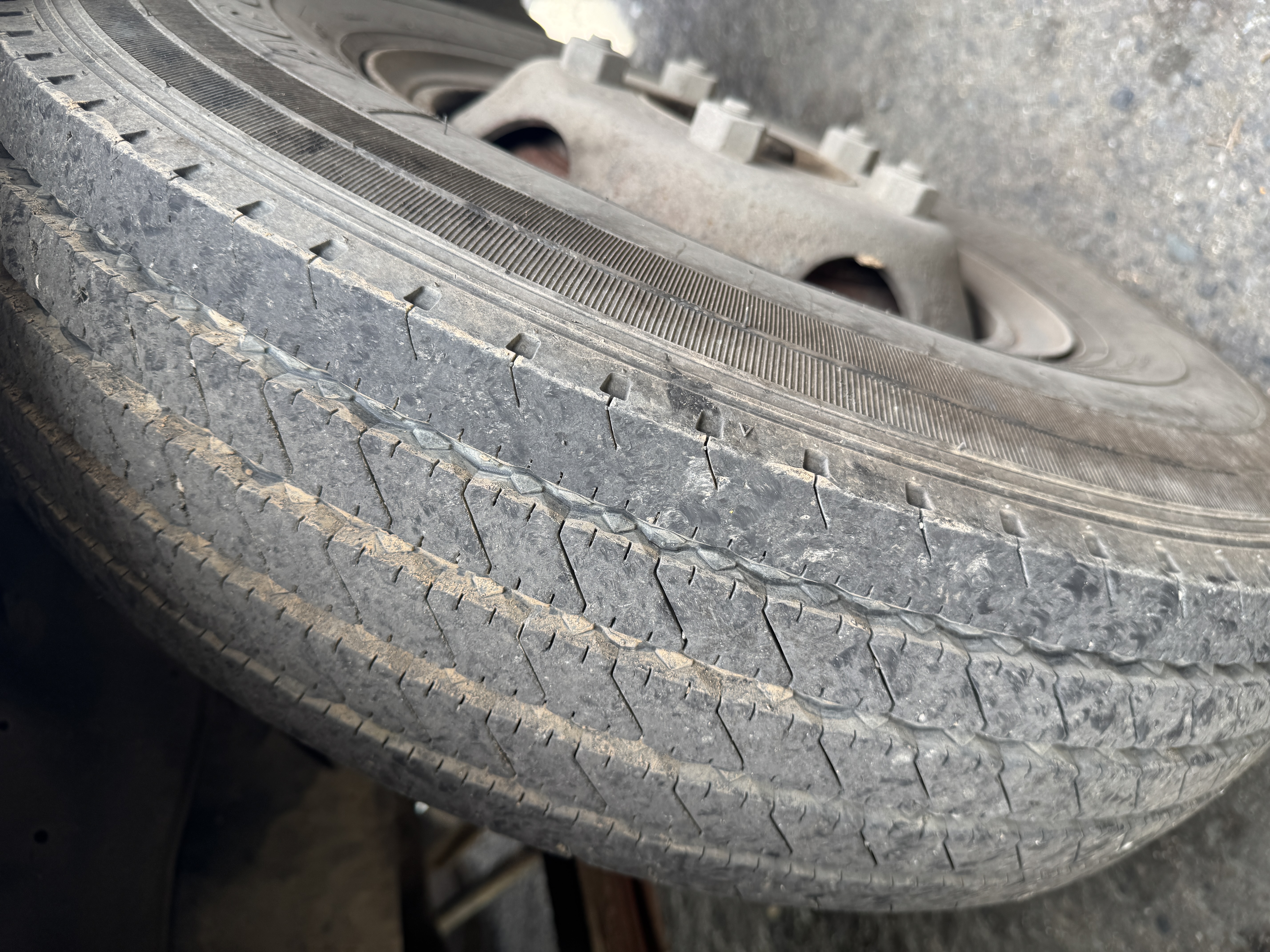 camiones y vehiculos pesados - Daihatsu Con Furgón, cama Larga cara ancha 3