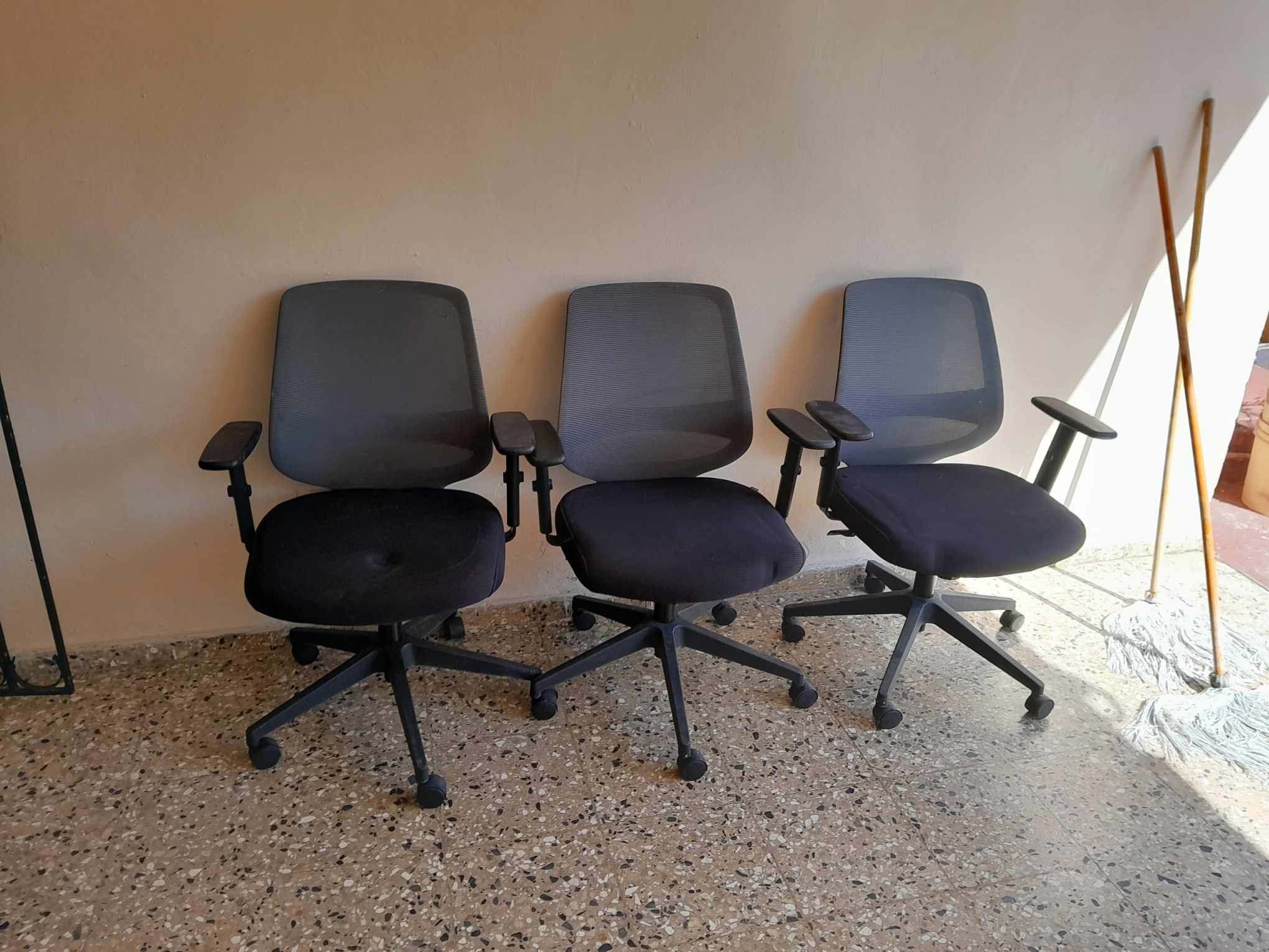 articulos de oficina - mesa plegable con 4 sillas de oficinas,oportunidad 1
