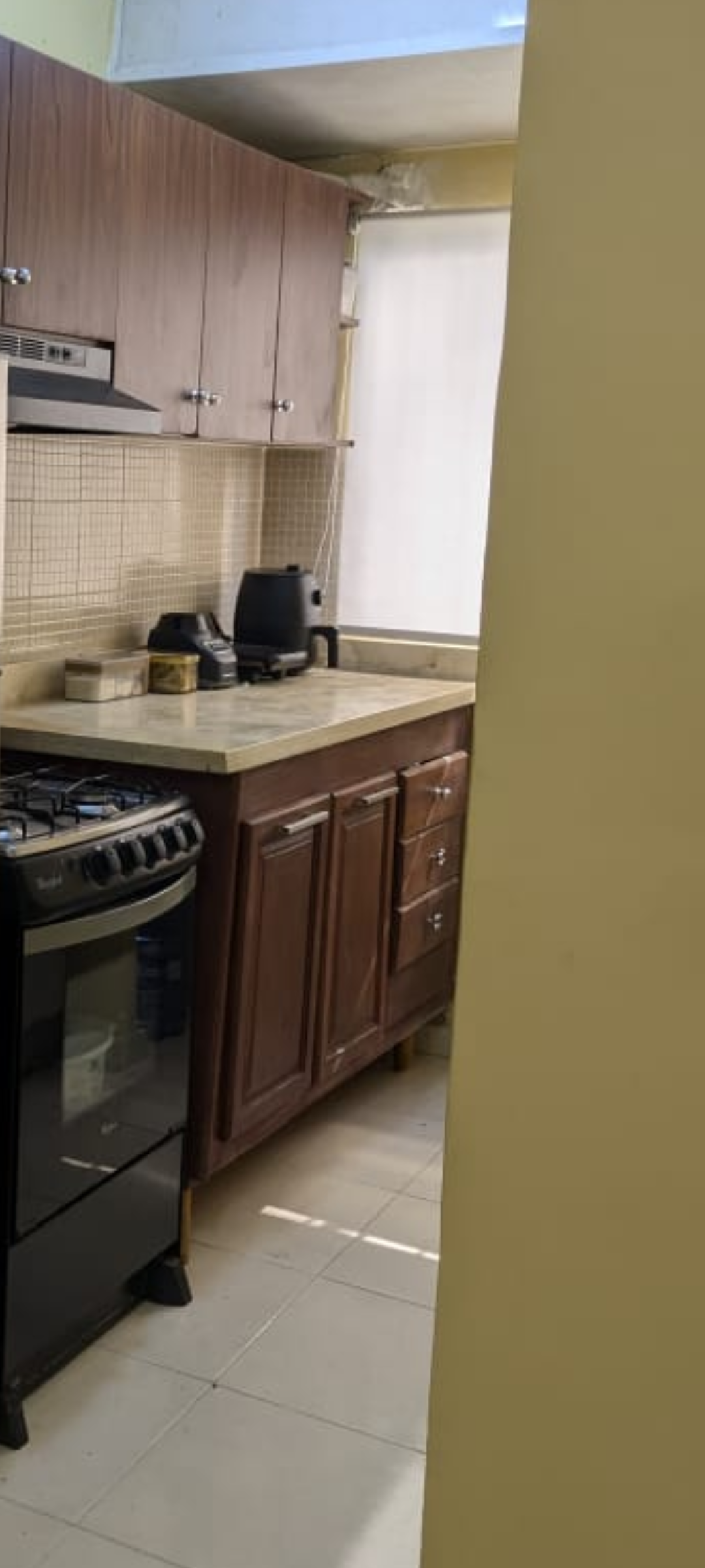 electrodomesticos - estufa Whirlpool de 24 pulgadas, color negro, como nueva 2