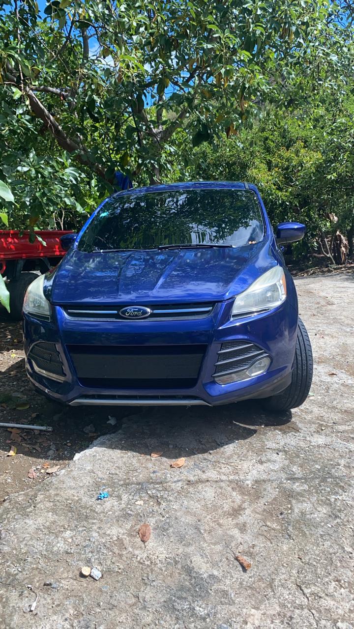 jeepetas y camionetas - Vendo Ford escape en muy buenas condiciones 2014  5