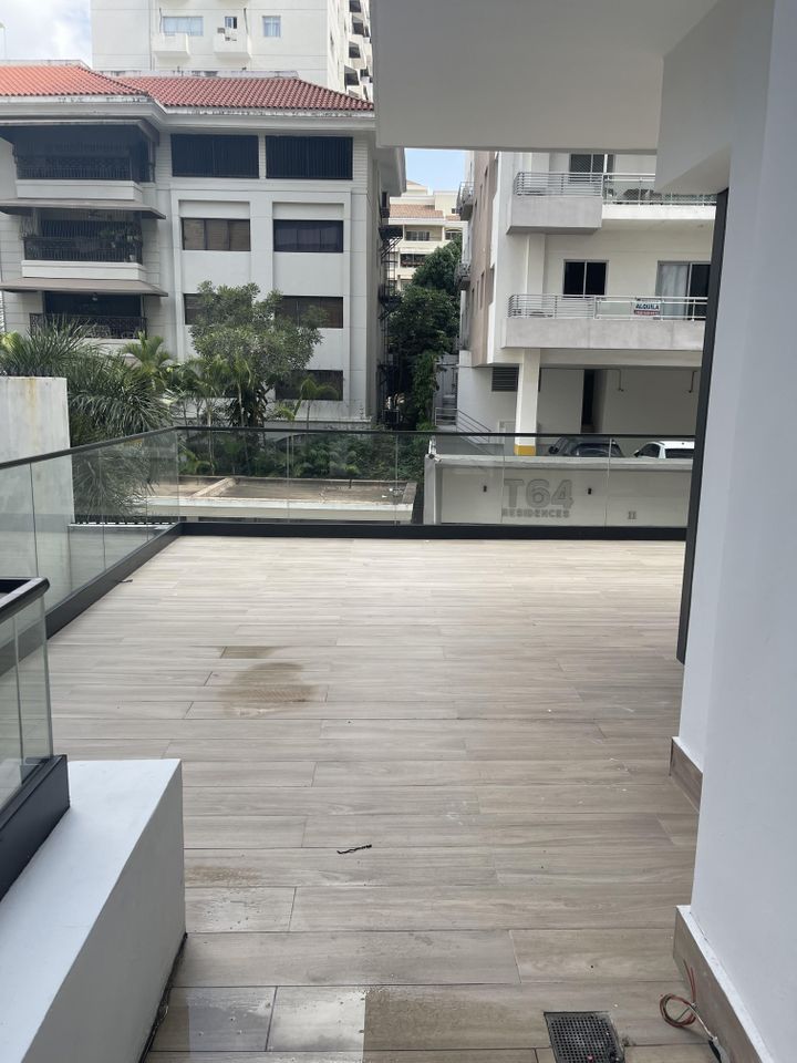 apartamentos - Apartamento en 2do nivel con terraza en Piantini  9