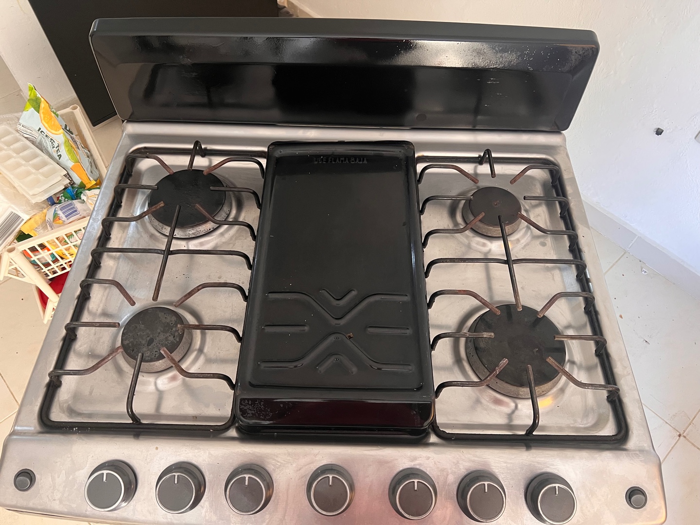 cocina - Estufa Whirlpool de 6 ornillas  1