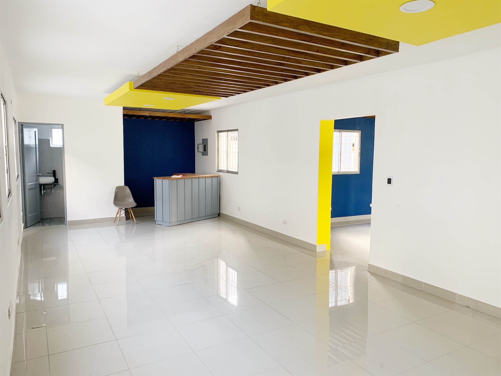 oficinas y locales comerciales - Local con buena iluminación y decoración 4