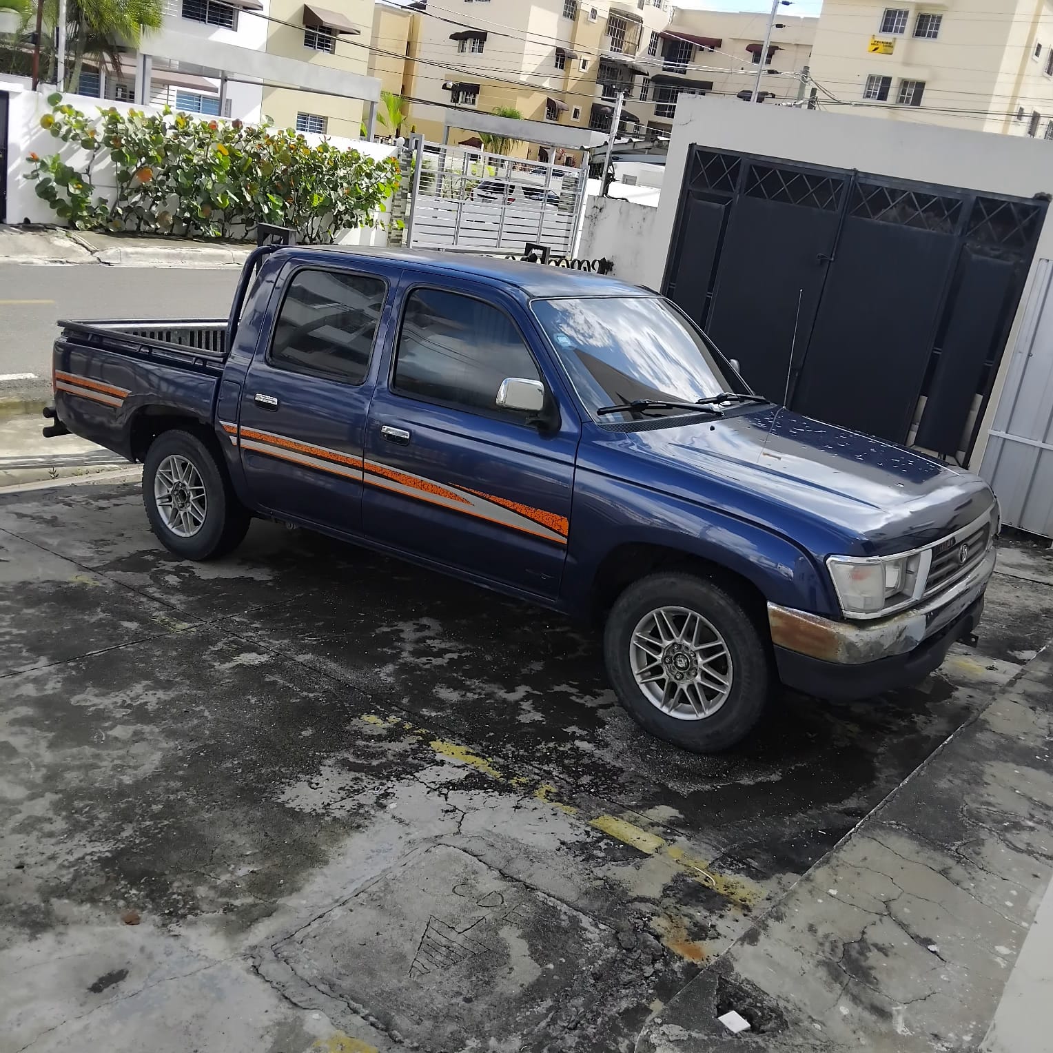 jeepetas y camionetas - Camioneta Toyota Hilu Doble Cabina año 98 Original 0