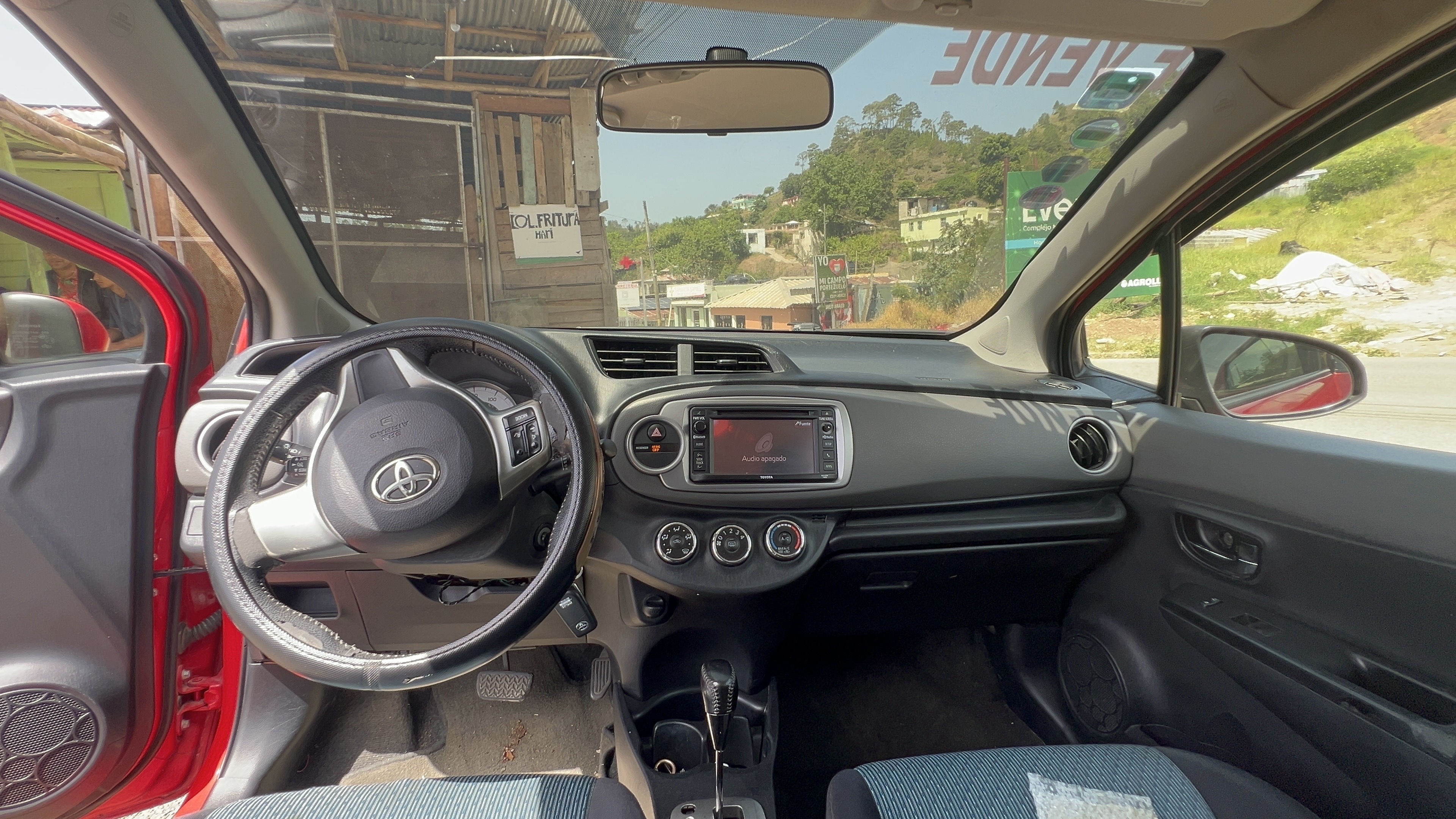 carros - Toyota Yaris SE 2013 1