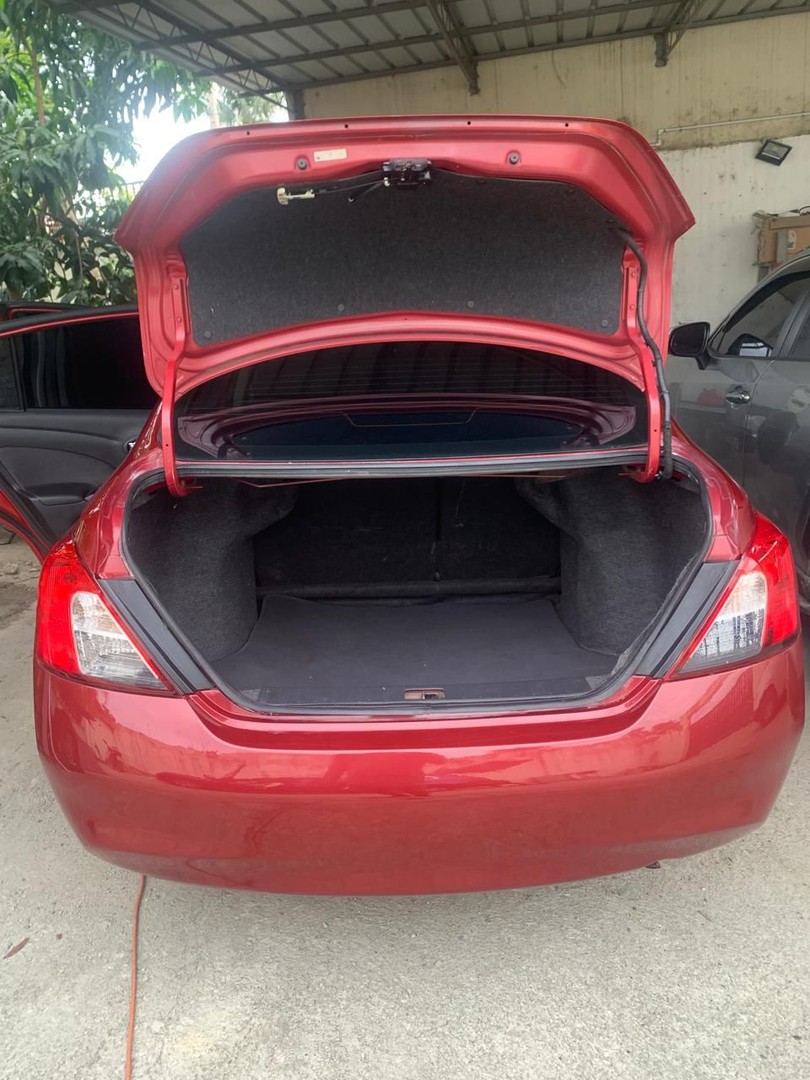 carros - Nissan versa 2014 en excelentes condiciones.  5